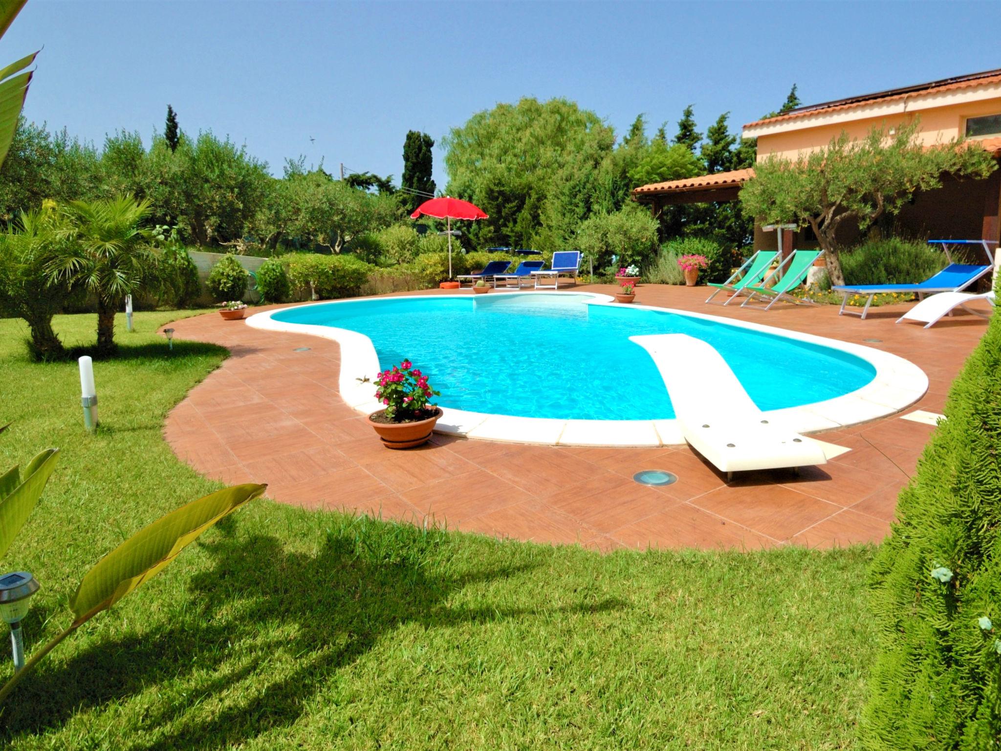 Photo 2 - Maison de 4 chambres à Buseto Palizzolo avec piscine privée et jardin