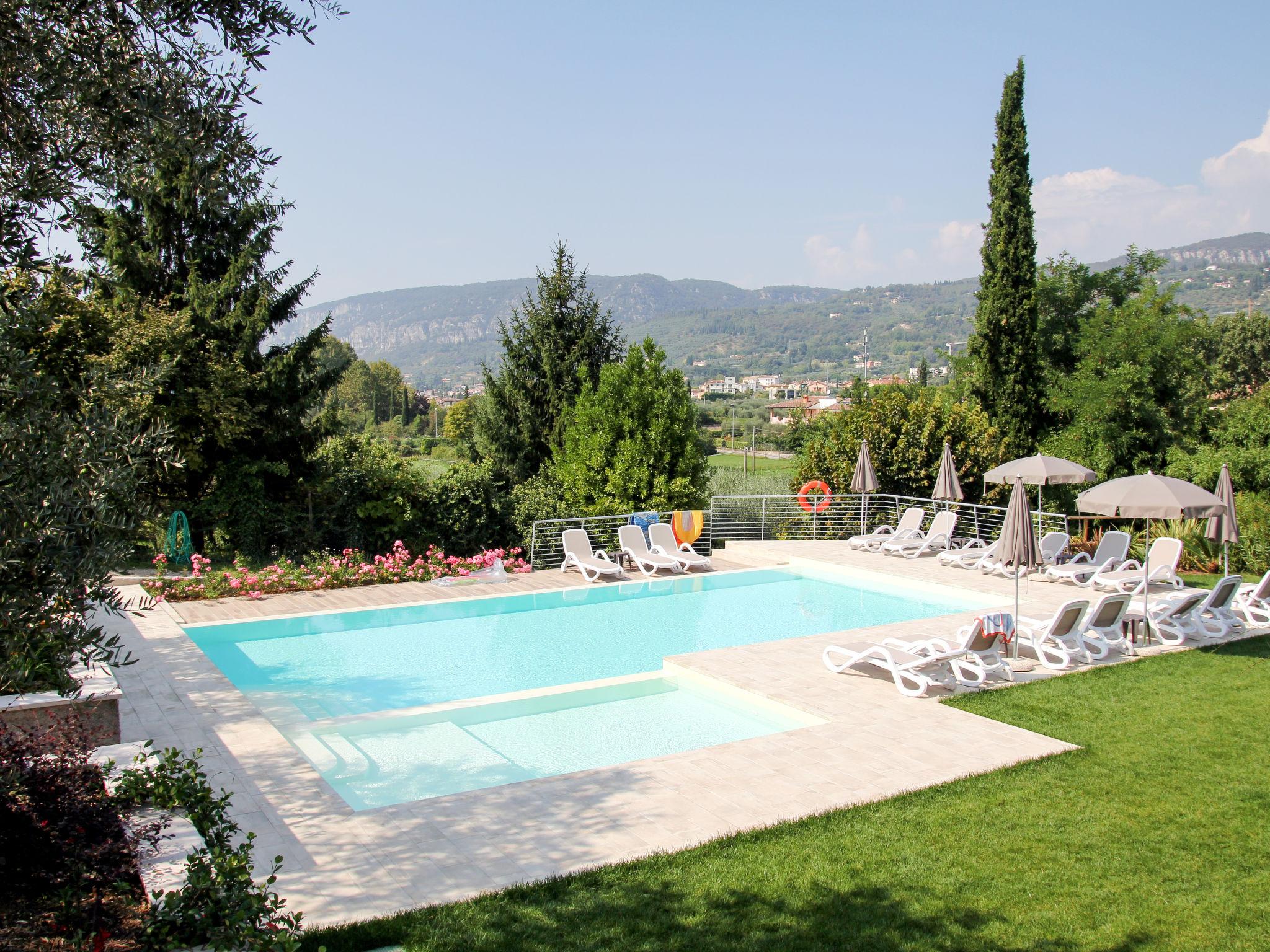 Foto 2 - Apartamento de 1 habitación en Garda con piscina y vistas a la montaña