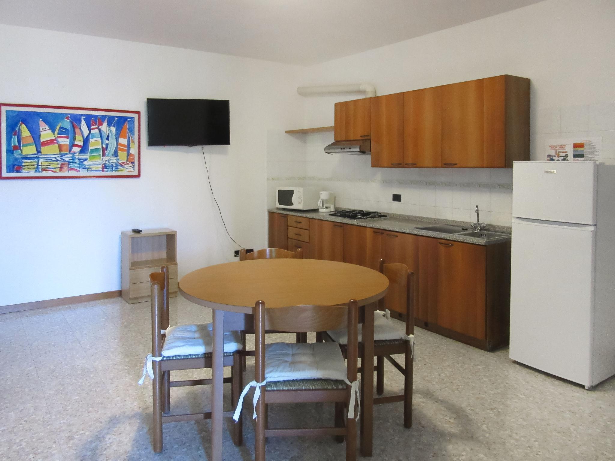 Foto 6 - Apartamento de 1 quarto em Garda com piscina e vista para a montanha