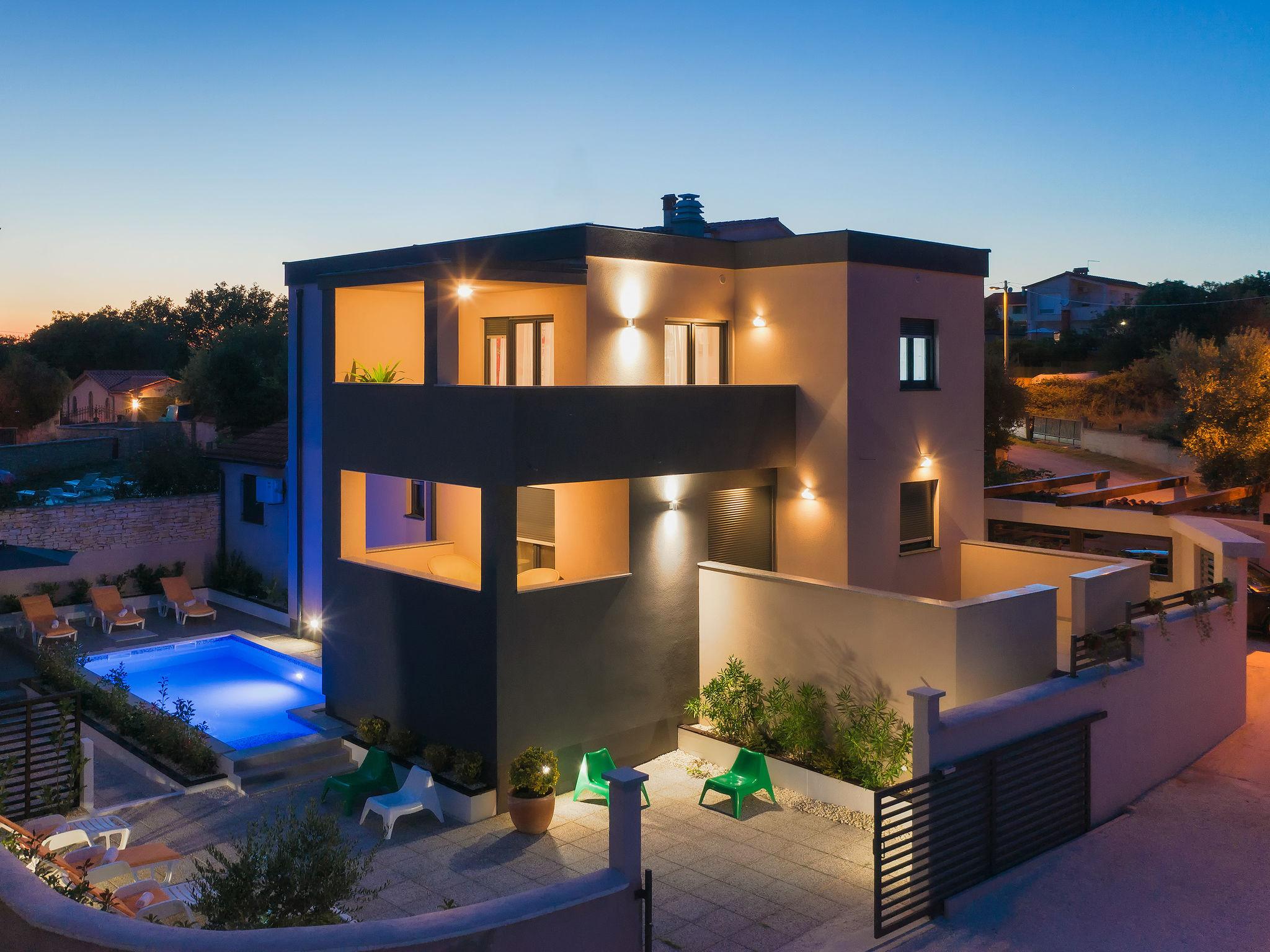 Photo 3 - Maison de 4 chambres à Ližnjan avec piscine privée et jardin