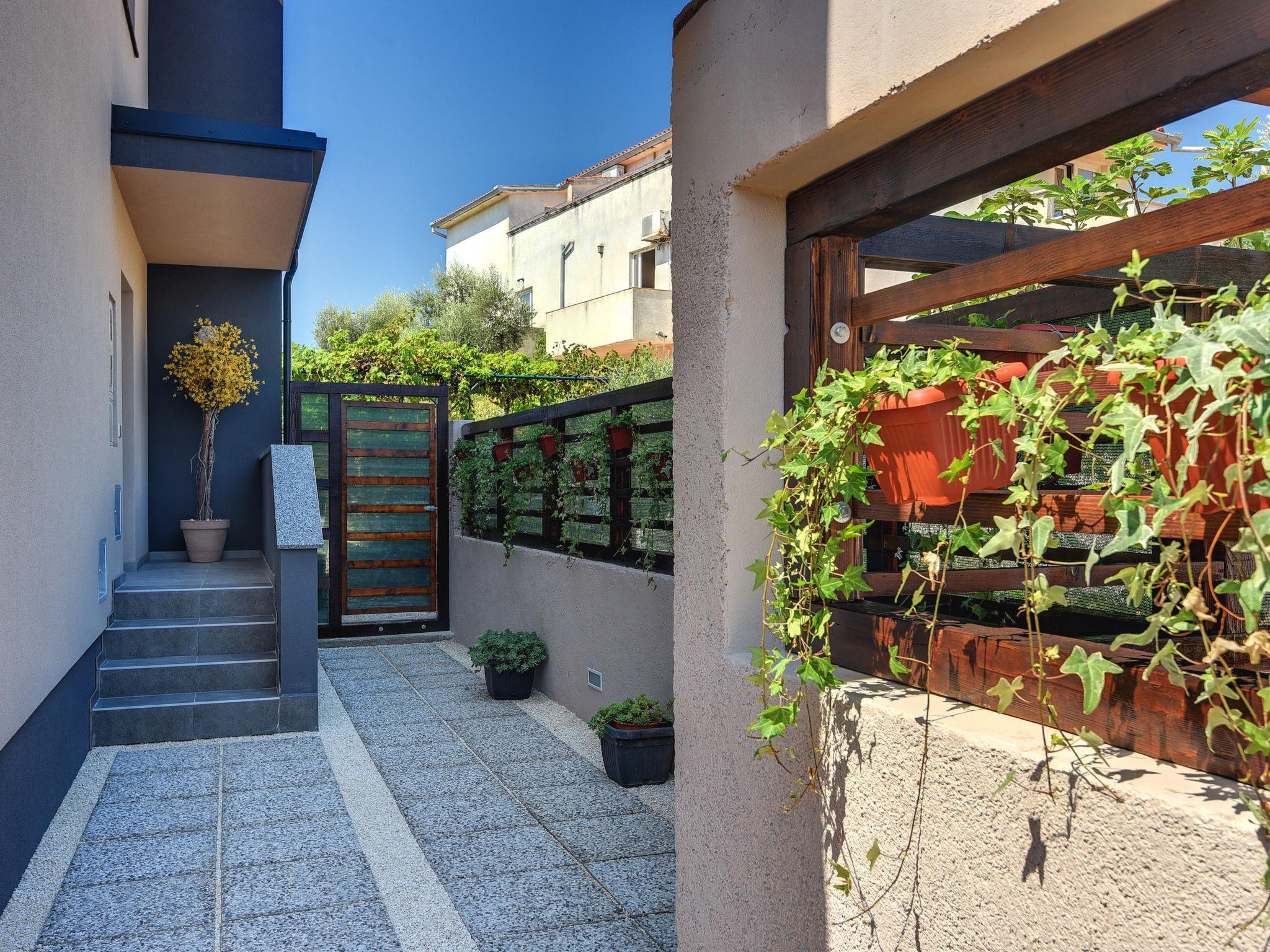 Photo 22 - Maison de 4 chambres à Ližnjan avec piscine privée et jardin