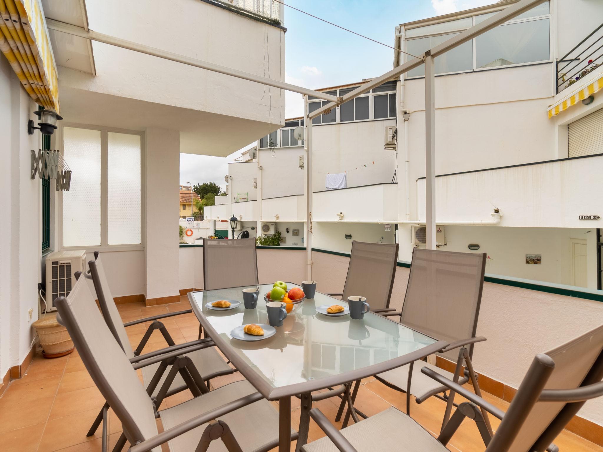 Photo 2 - 2 bedroom Apartment in Torremolinos with swimming pool and sea view