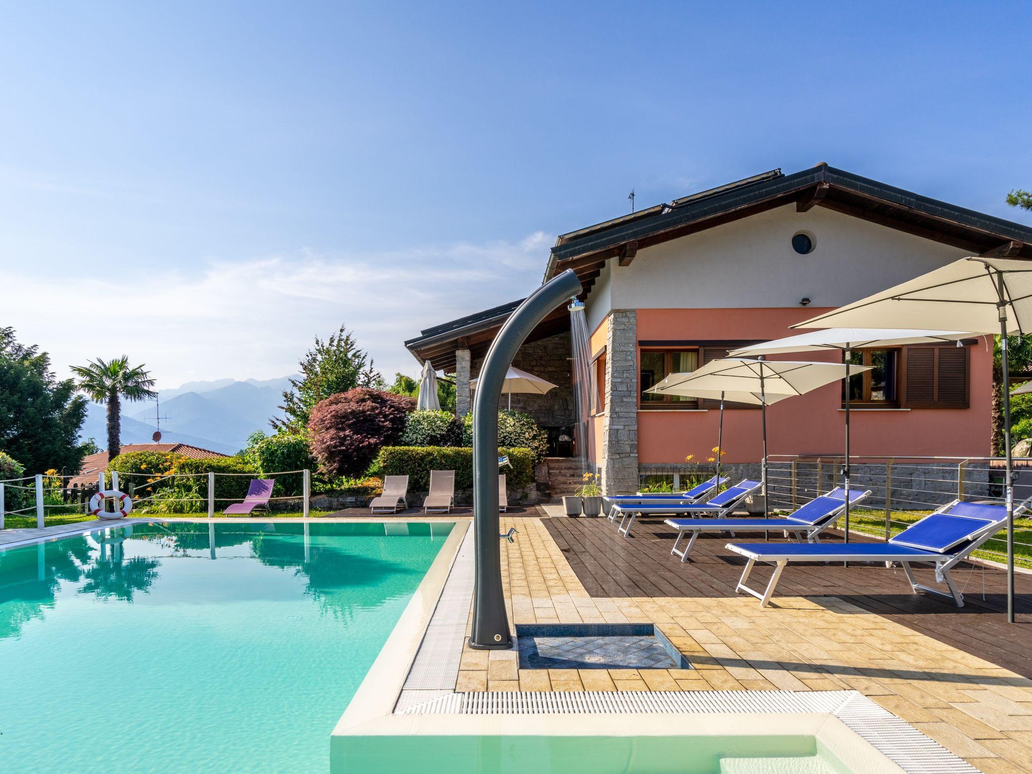 Photo 1 - 2 bedroom Apartment in Luino with swimming pool and mountain view