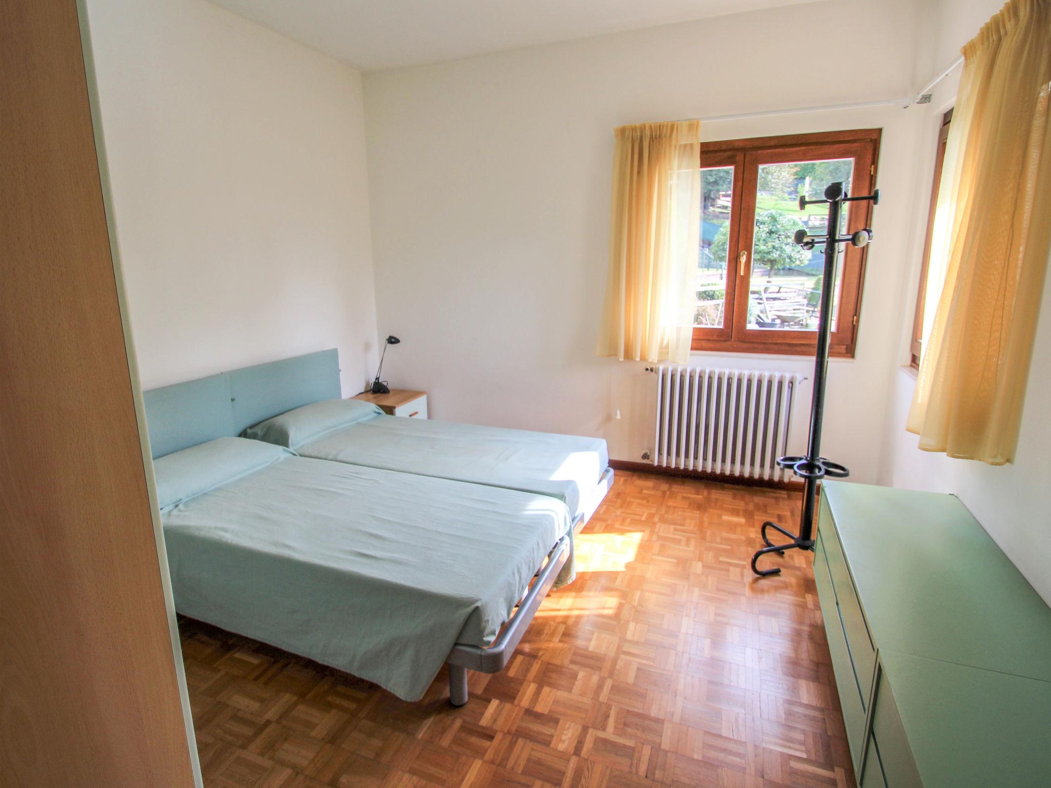 Foto 8 - Apartamento de 2 quartos em Luino com piscina e jardim