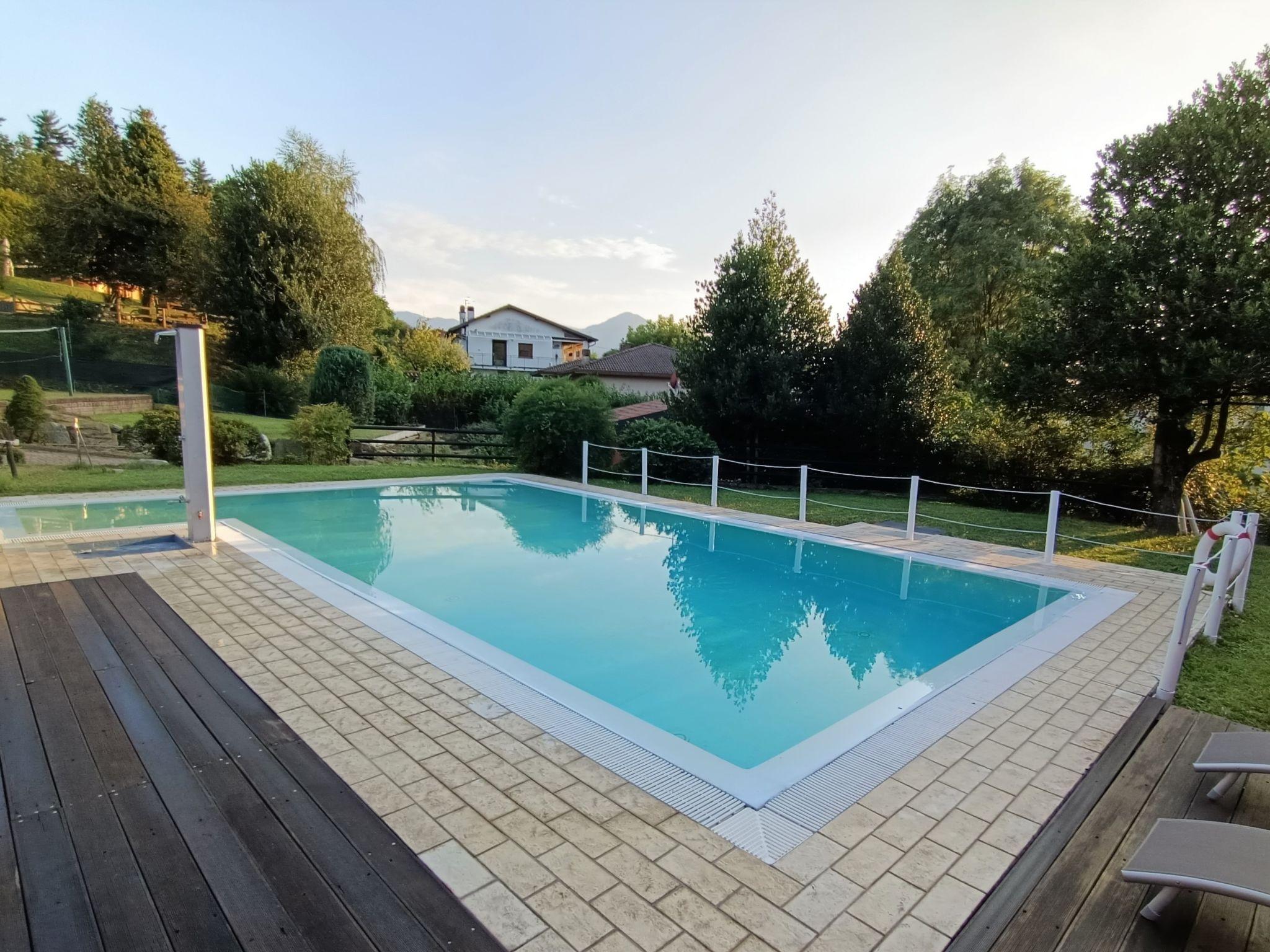 Foto 3 - Casa de 2 quartos em Luino com piscina e vista para a montanha
