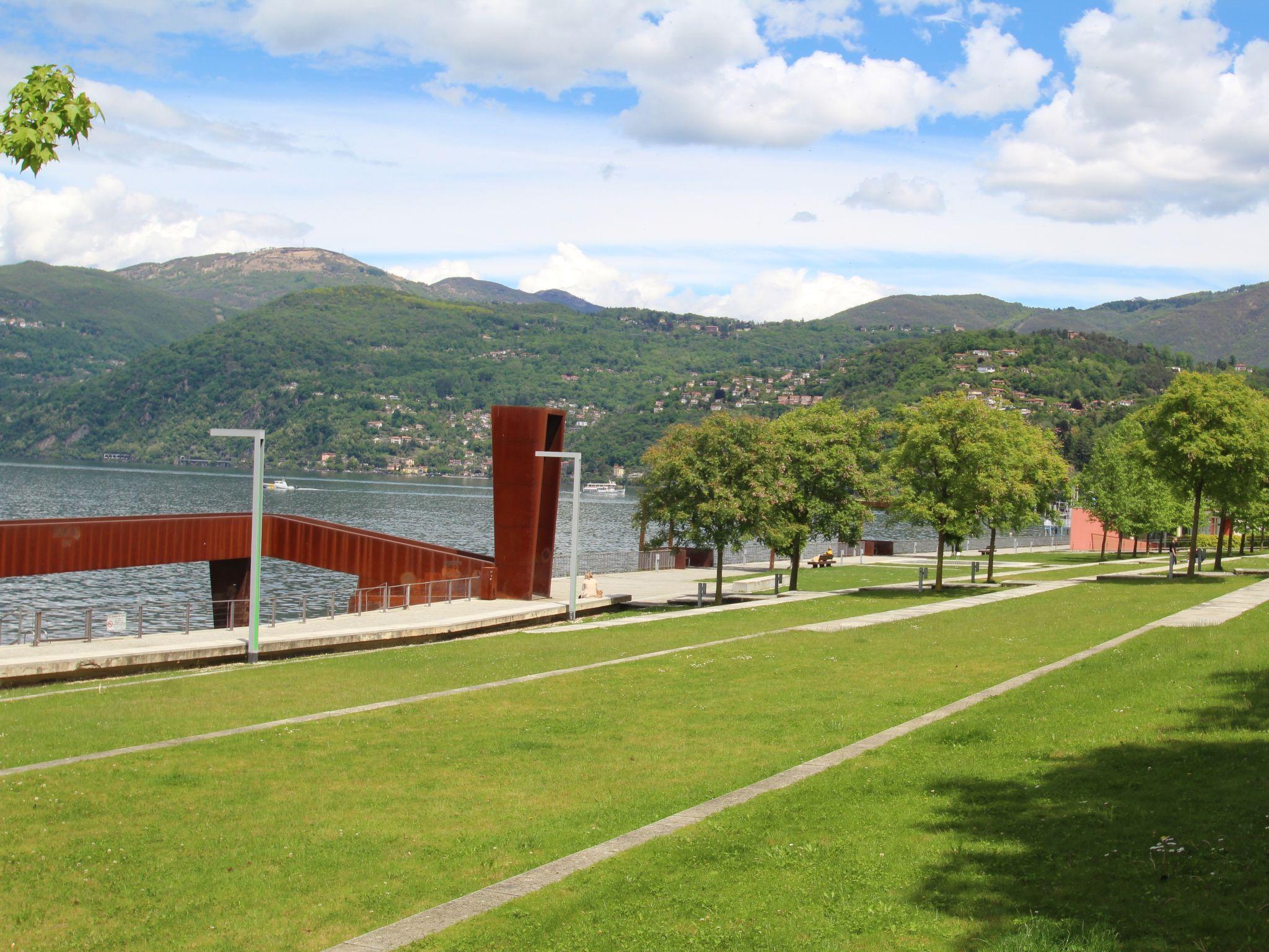 Foto 30 - Appartamento con 2 camere da letto a Luino con piscina e giardino