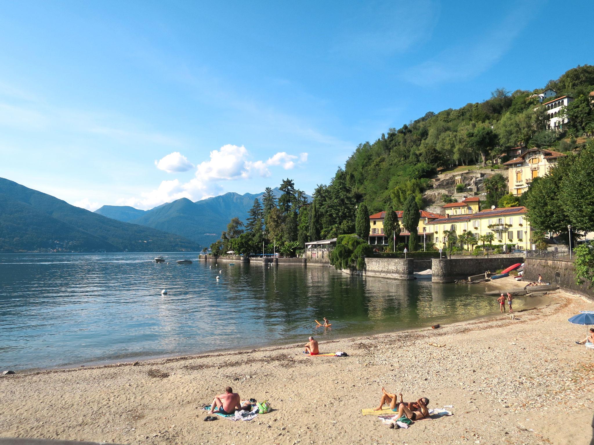 Foto 35 - Appartamento con 2 camere da letto a Luino con piscina e giardino