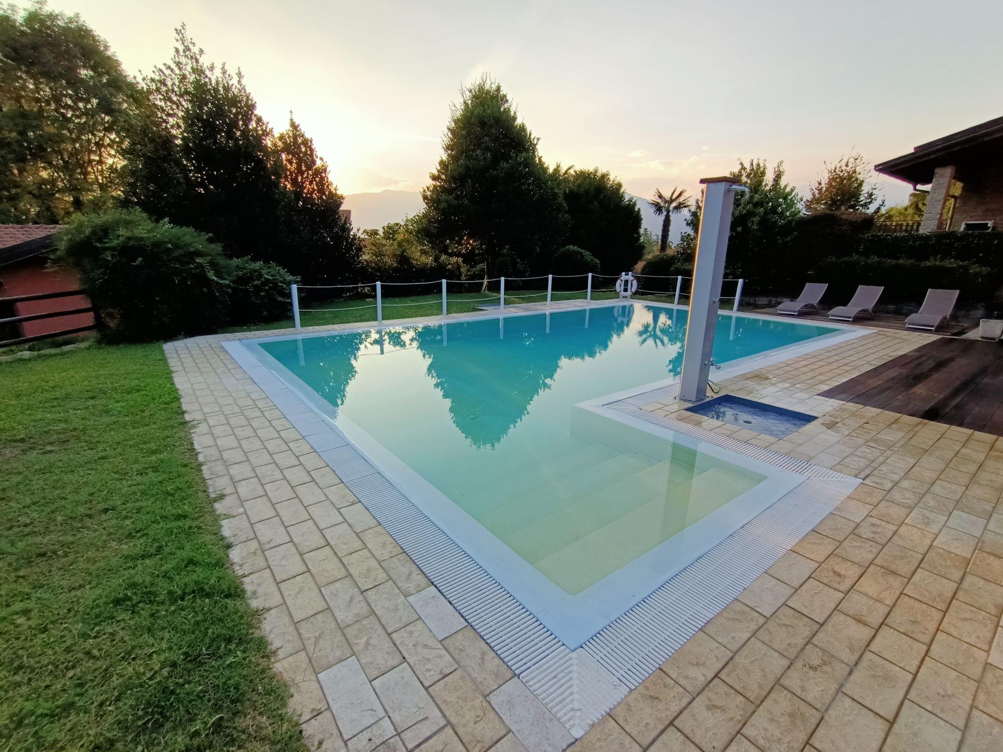 Photo 31 - Appartement de 2 chambres à Luino avec piscine et jardin