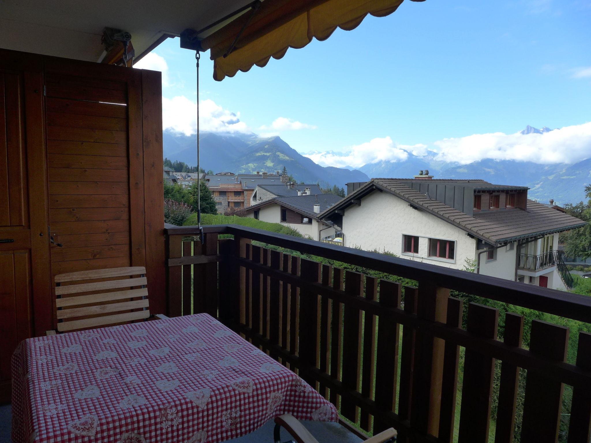 Foto 3 - Appartamento con 2 camere da letto a Ollon con piscina e vista sulle montagne