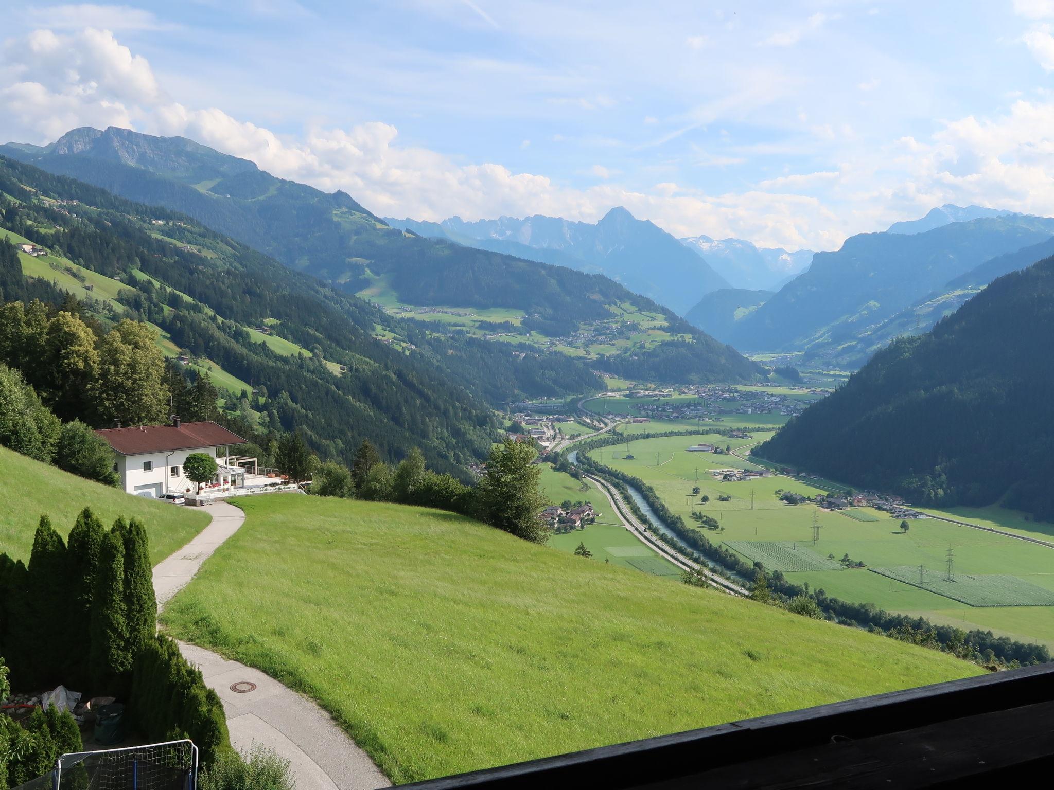 Foto 6 - Apartment mit 4 Schlafzimmern in Aschau im Zillertal mit blick auf die berge