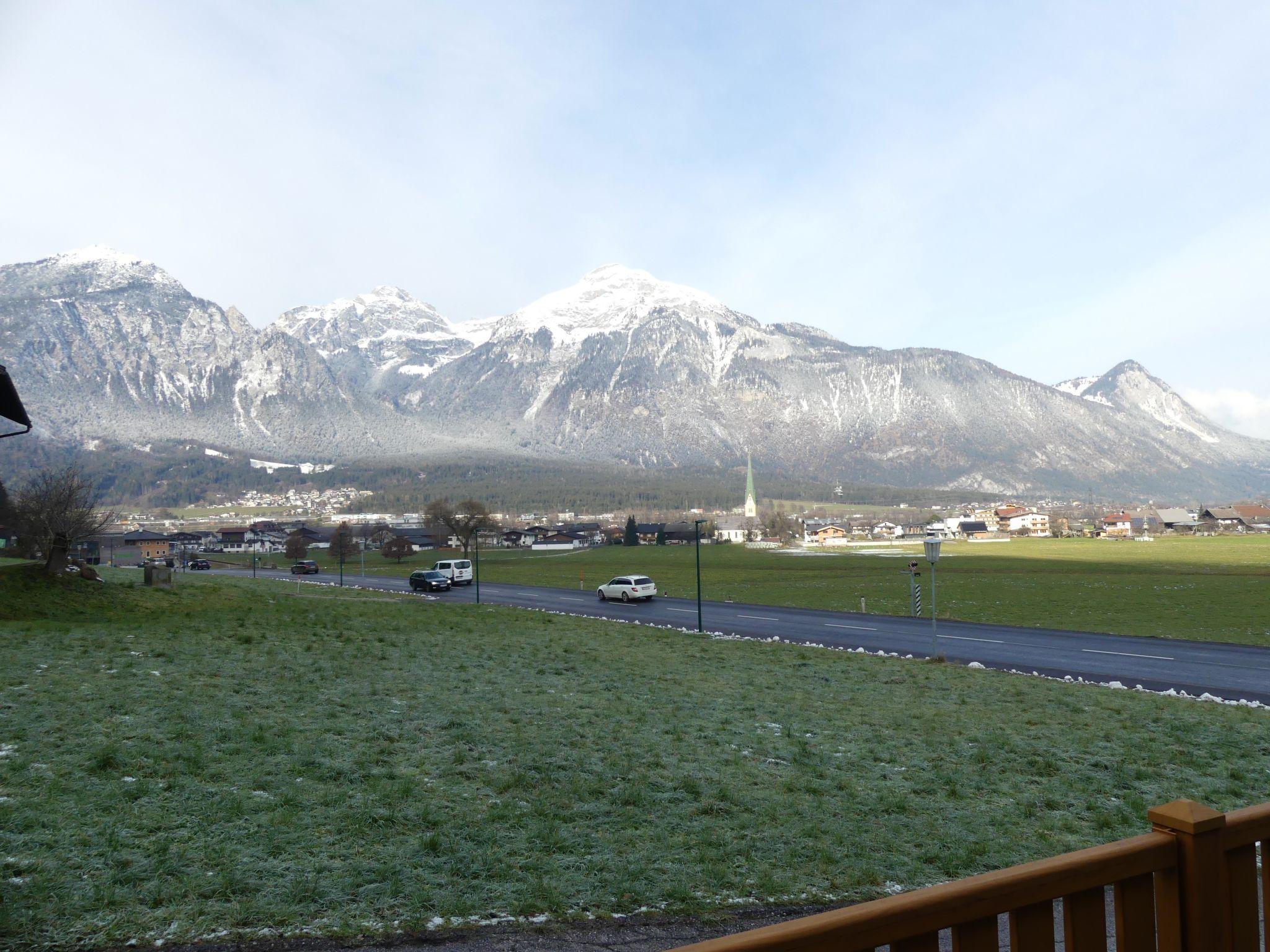 Foto 23 - Appartamento con 3 camere da letto a Strass im Zillertal con giardino e vista sulle montagne