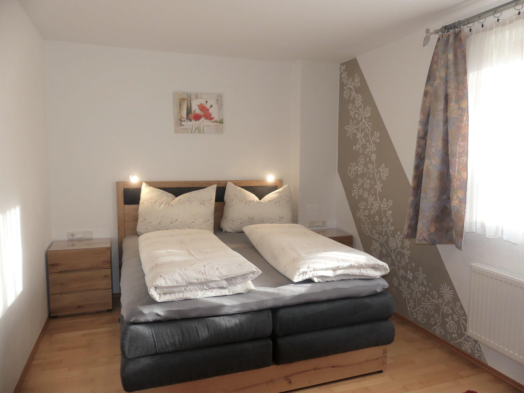 Foto 3 - Appartamento con 3 camere da letto a Strass im Zillertal con giardino e vista sulle montagne
