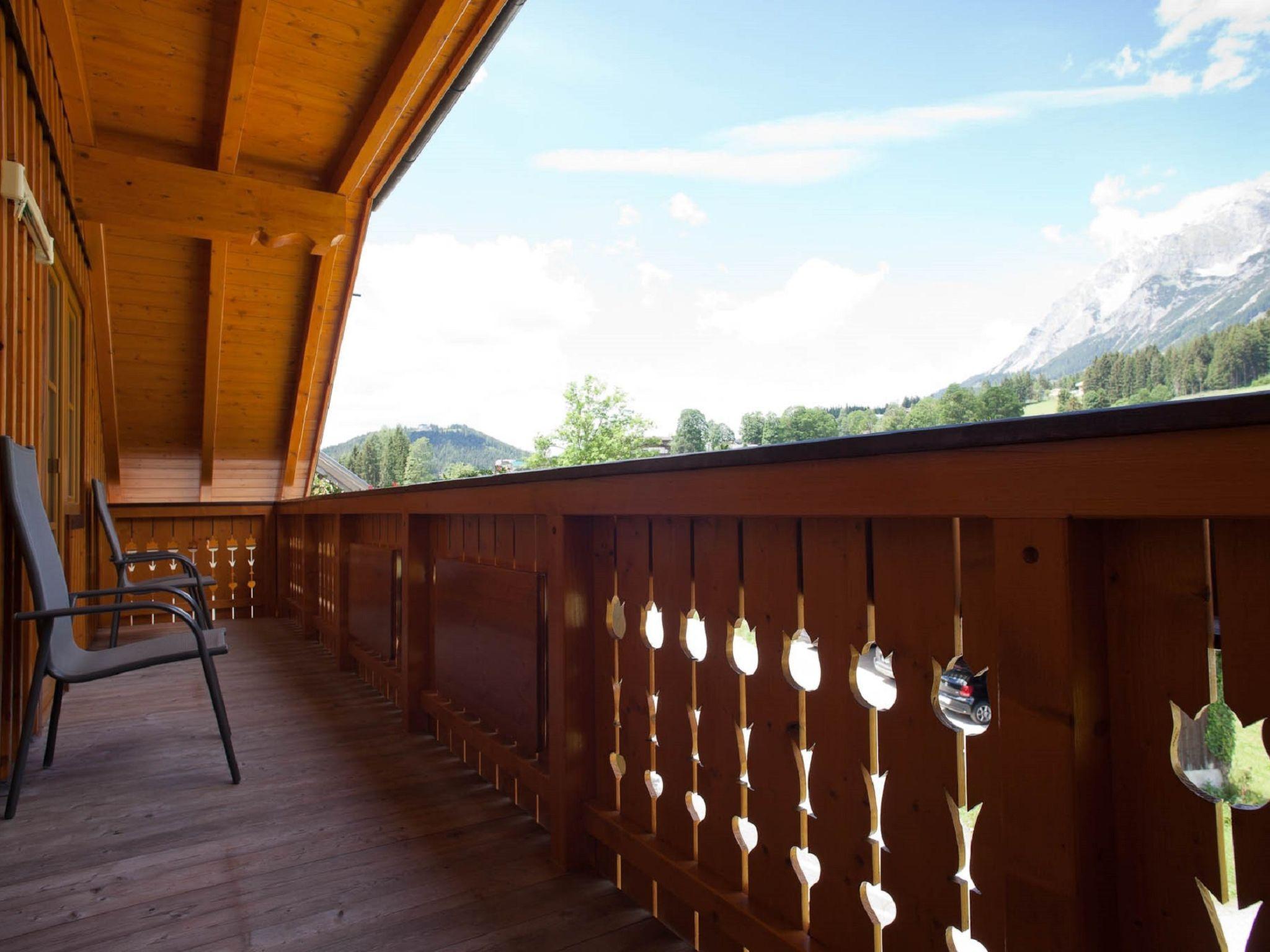 Foto 2 - Appartamento con 2 camere da letto a Ramsau am Dachstein con vista sulle montagne