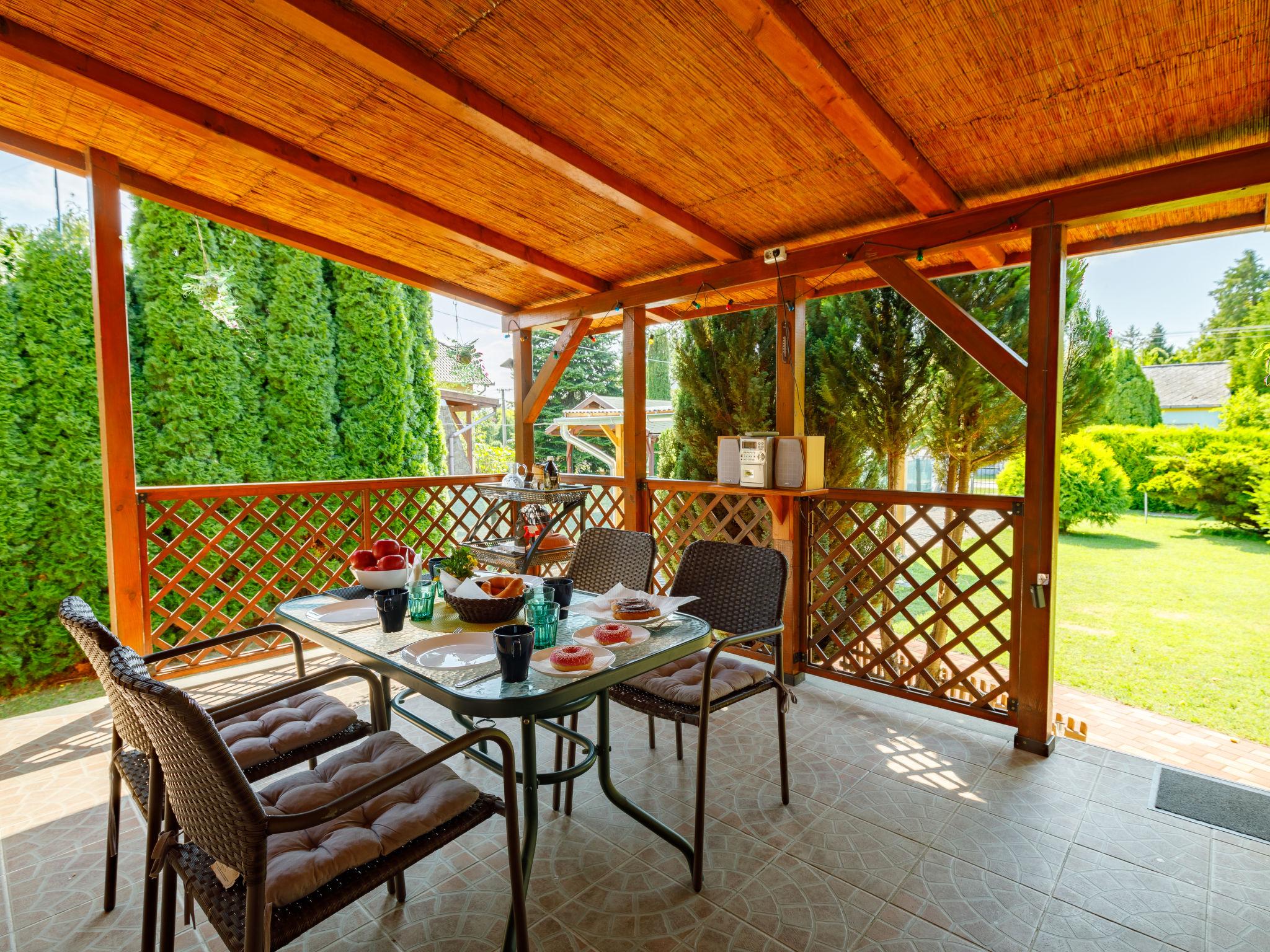 Photo 2 - Maison de 3 chambres à Balatonfenyves avec jardin et terrasse