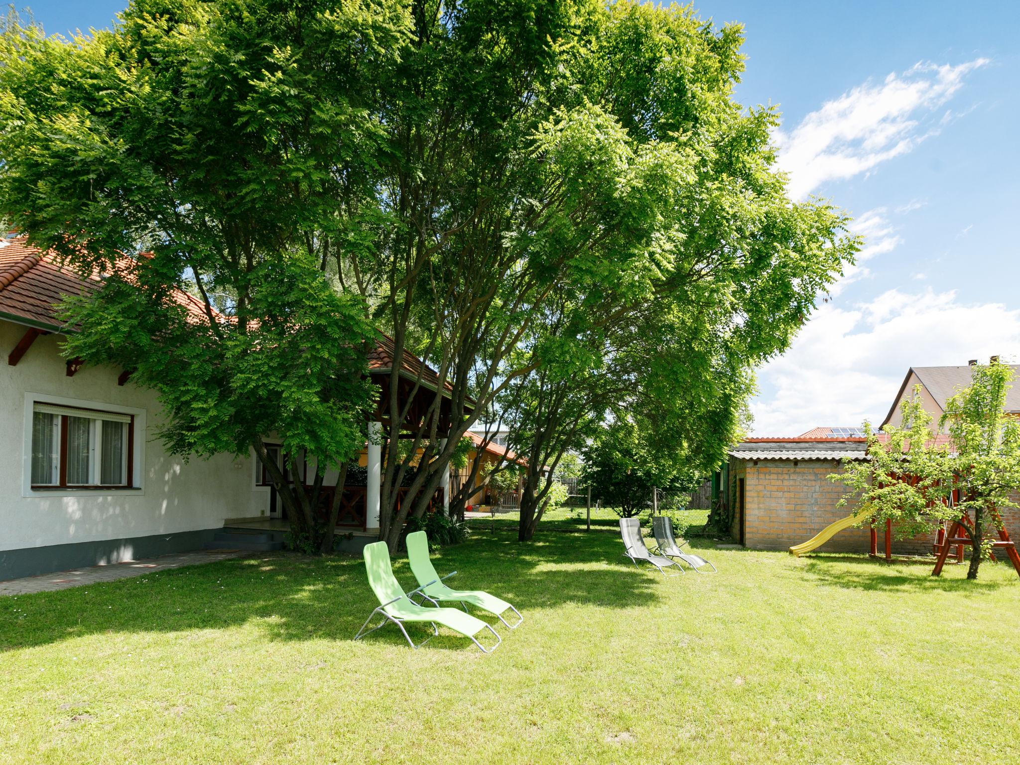 Foto 32 - Casa con 5 camere da letto a Balatonboglár con giardino e vista sulle montagne