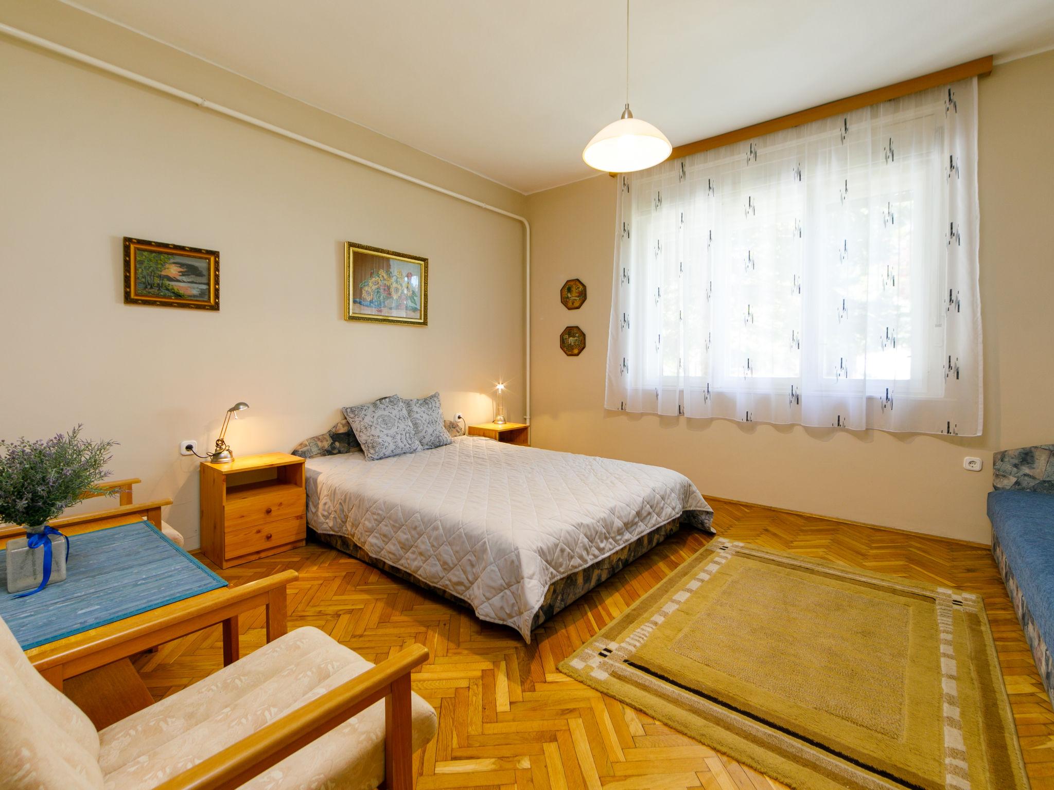 Foto 17 - Casa con 5 camere da letto a Balatonboglár con giardino e vista sulle montagne