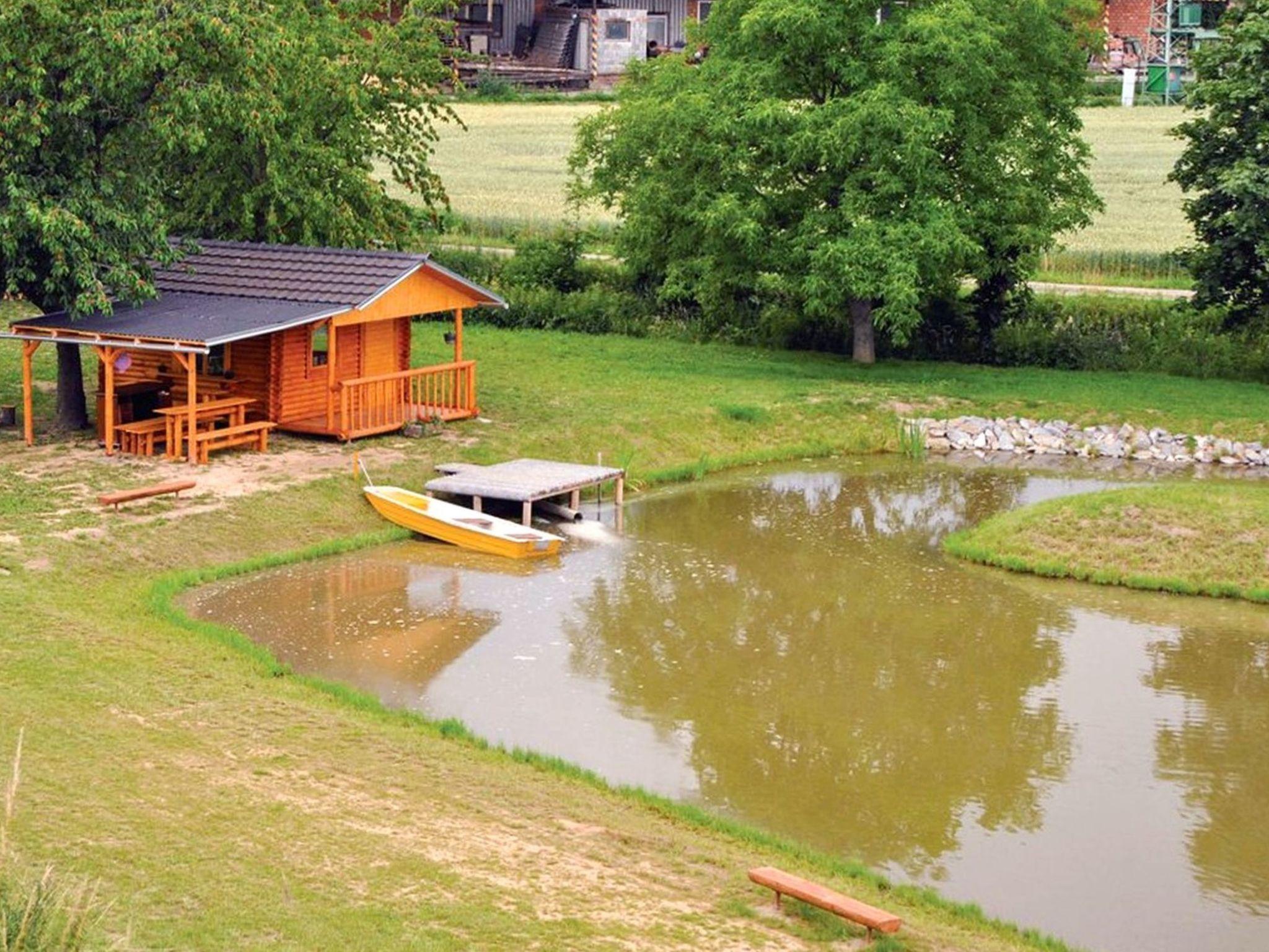 Foto 40 - Appartamento con 2 camere da letto a Lukavice con piscina e giardino