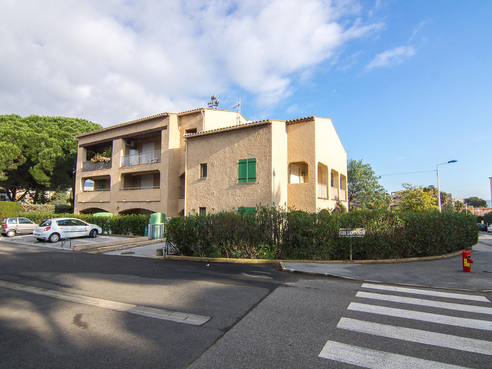 Foto 15 - Apartamento de 3 quartos em Cavalaire-sur-Mer com terraço