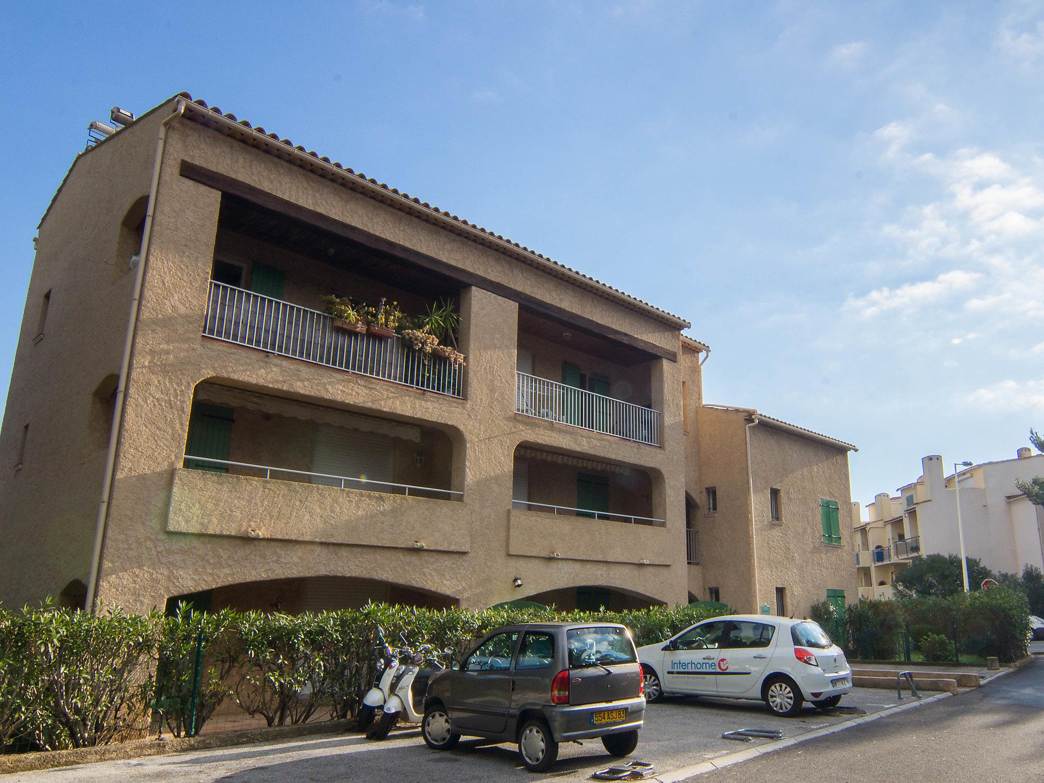 Photo 18 - 2 bedroom Apartment in Cavalaire-sur-Mer with terrace