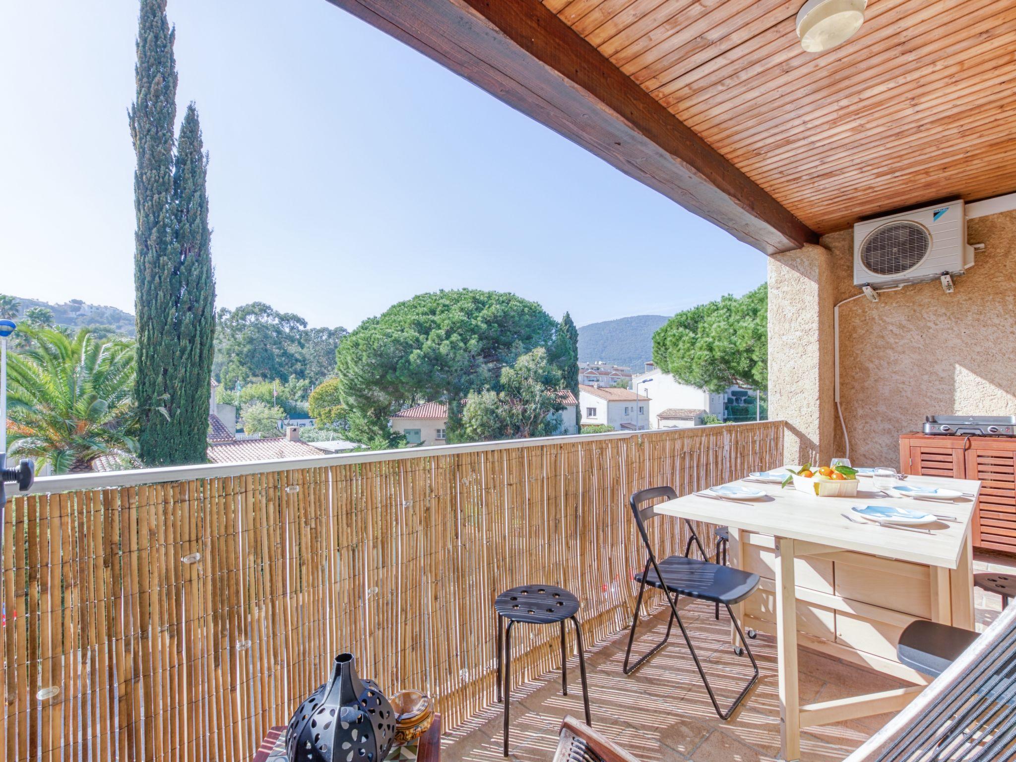 Photo 13 - Appartement de 3 chambres à Cavalaire-sur-Mer avec terrasse et vues à la mer