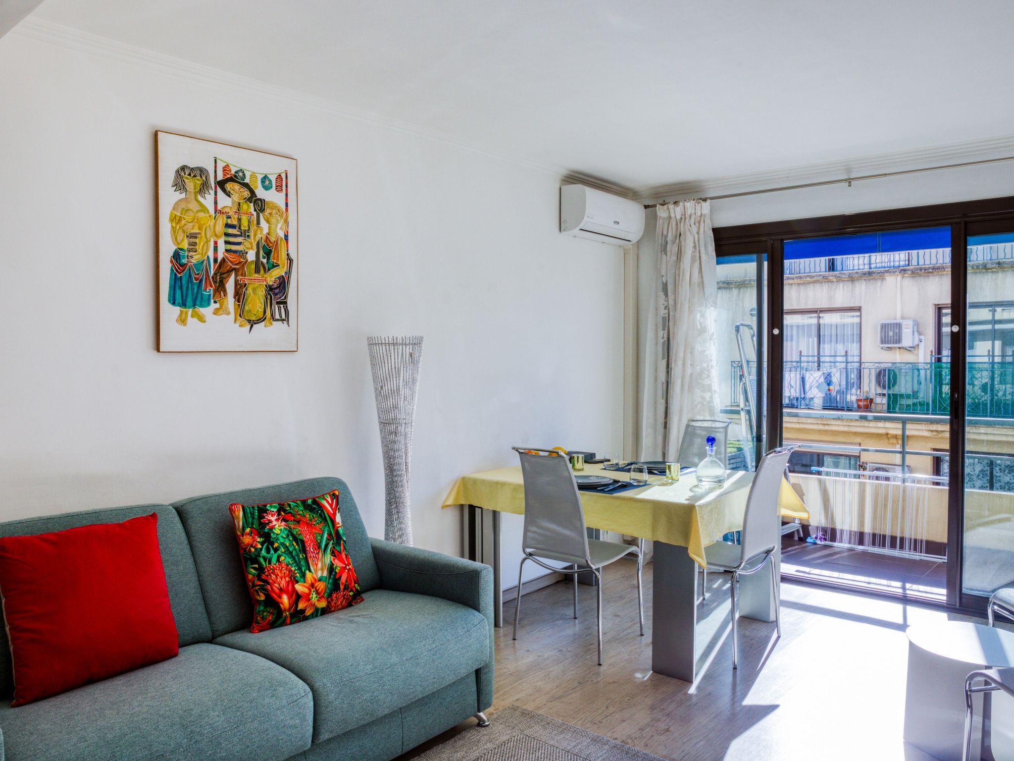 Foto 7 - Apartamento de 2 habitaciones en Hyères con vistas al mar