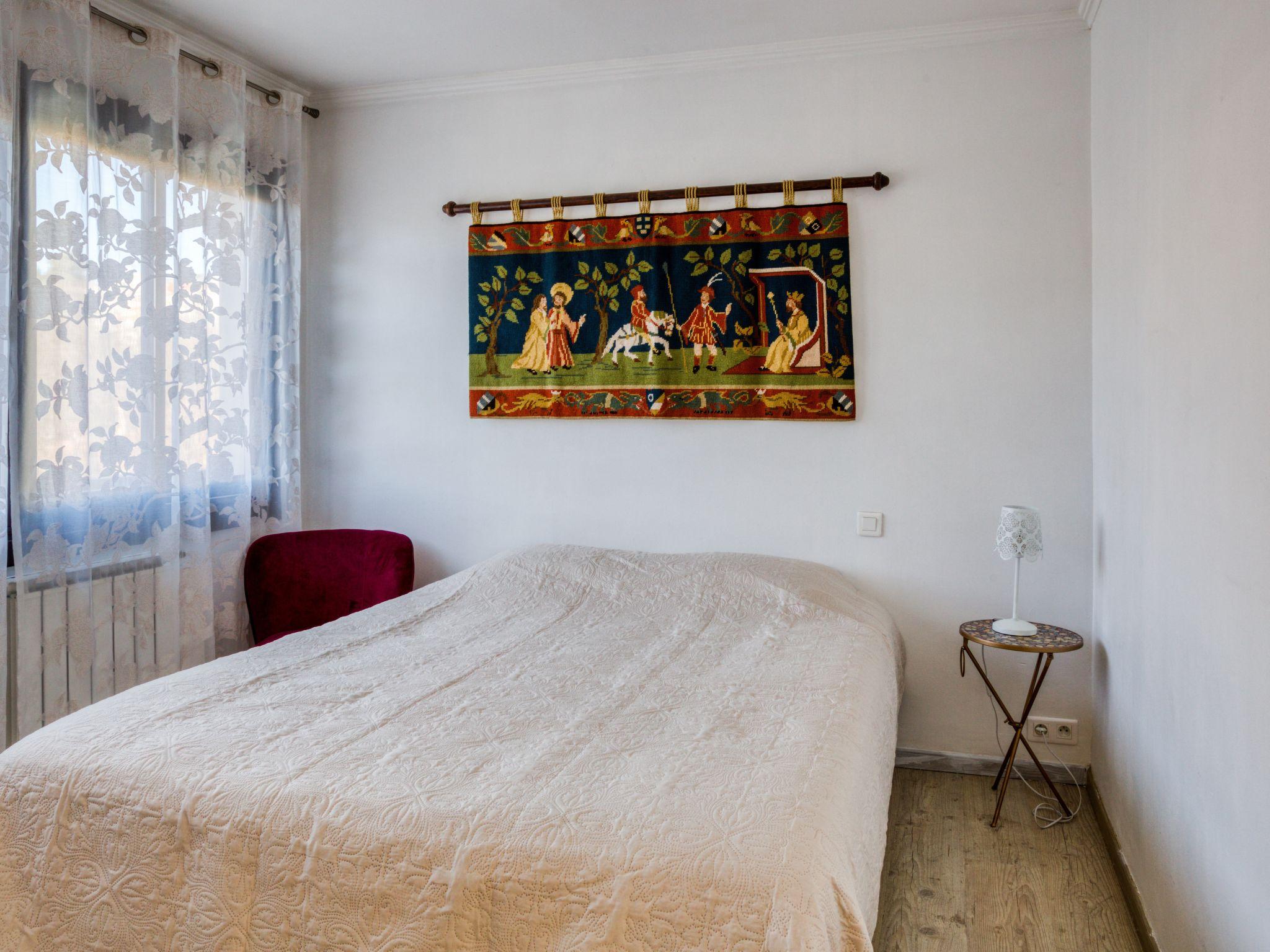 Foto 11 - Appartamento con 2 camere da letto a Hyères con vista mare
