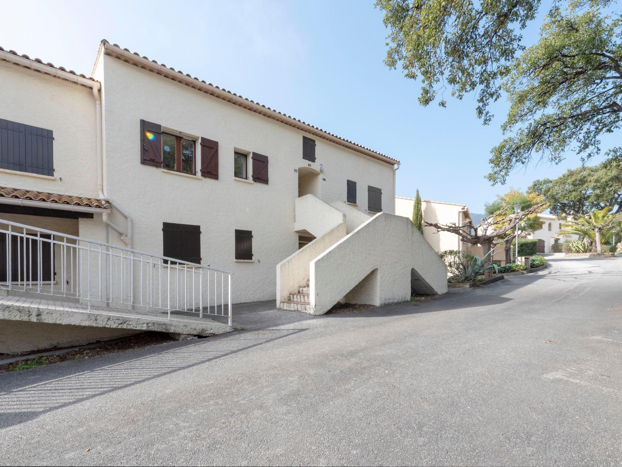 Photo 15 - Appartement de 1 chambre à Cavalaire-sur-Mer avec jardin et vues à la mer