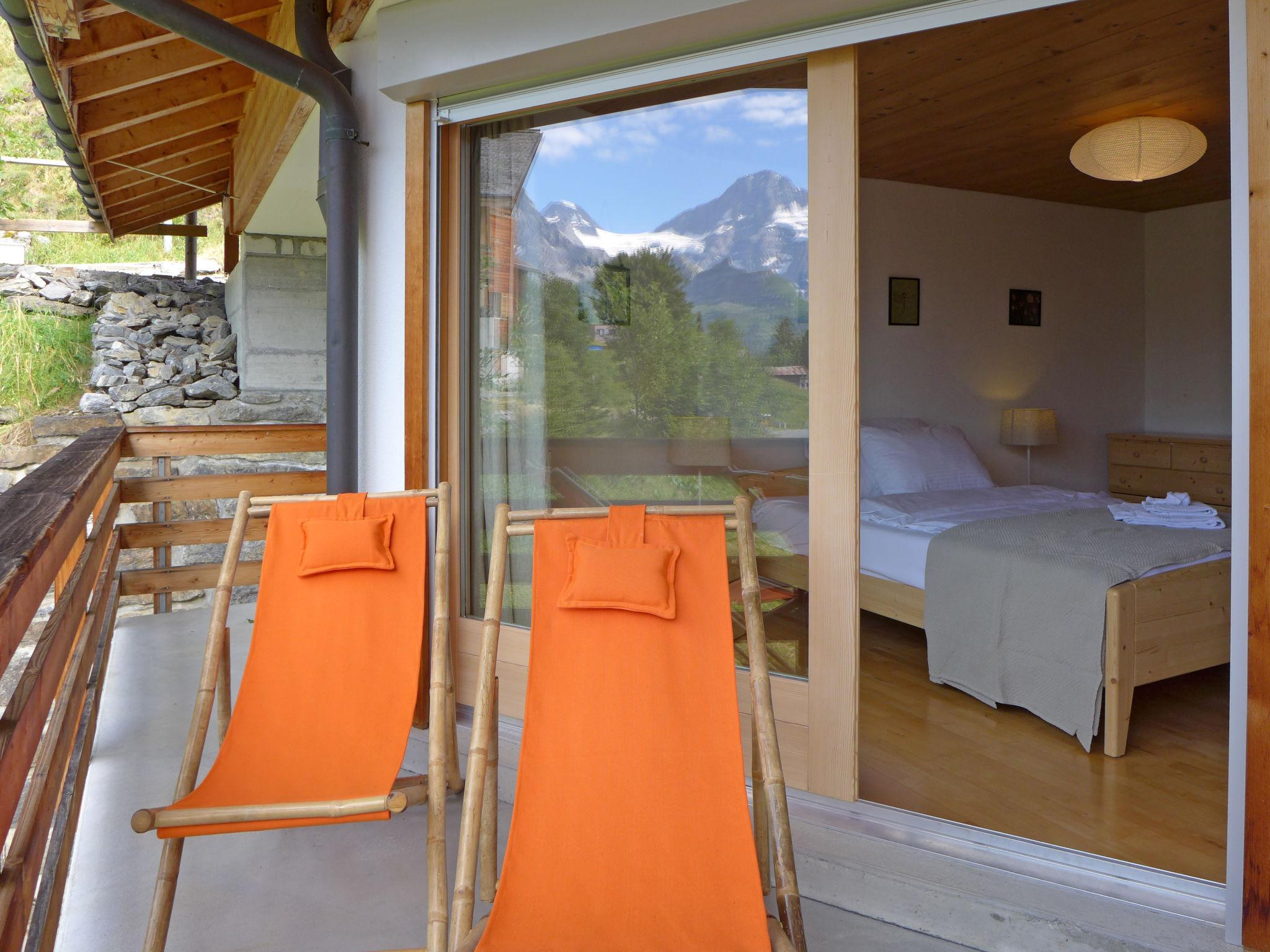 Foto 6 - Apartamento de 3 habitaciones en Lauterbrunnen con vistas a la montaña