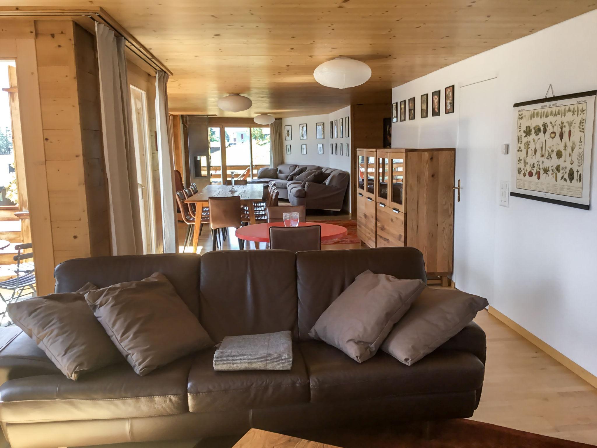 Photo 3 - 6 bedroom Apartment in Lauterbrunnen with mountain view