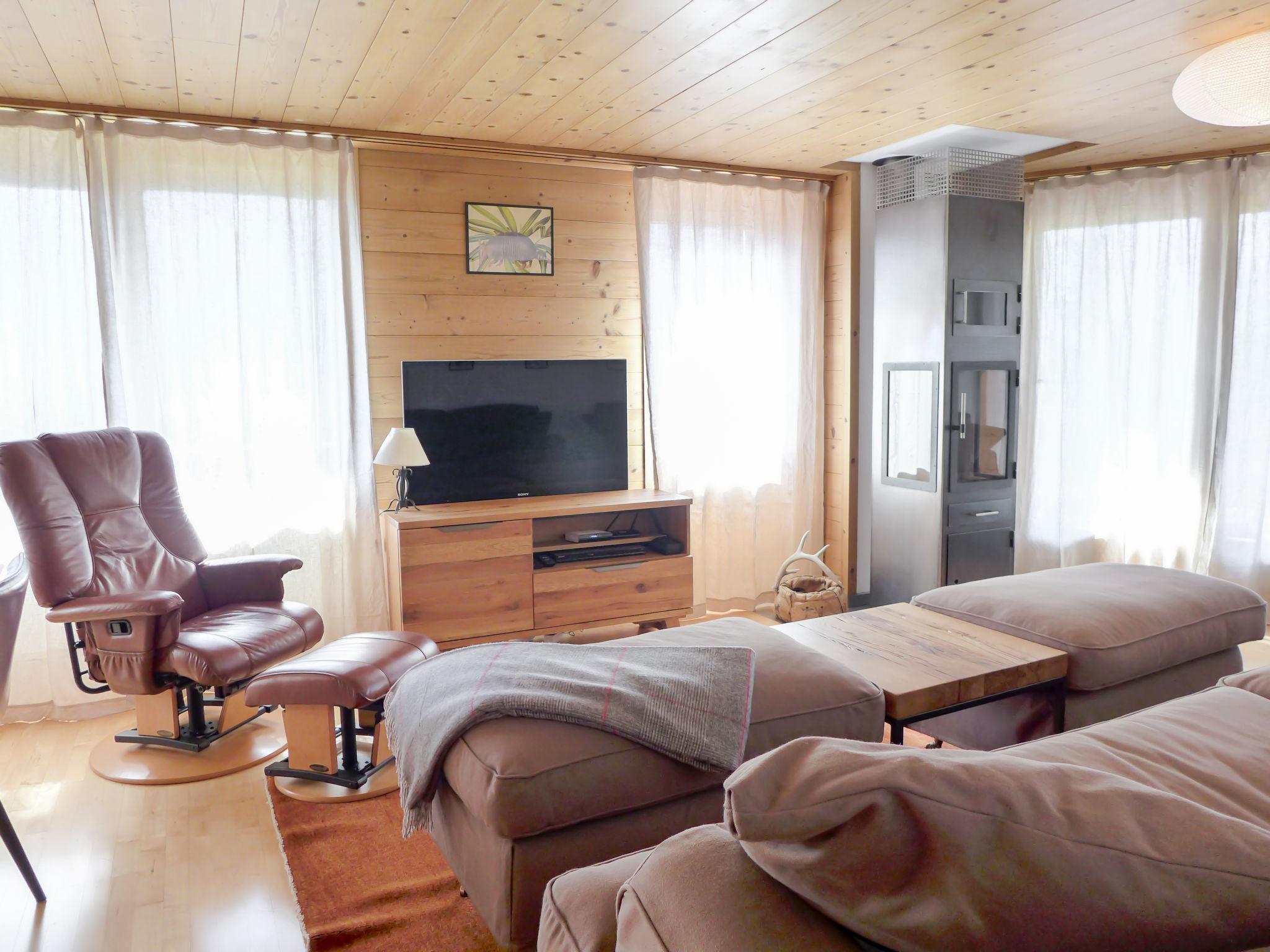 Photo 3 - 3 bedroom Apartment in Lauterbrunnen with mountain view