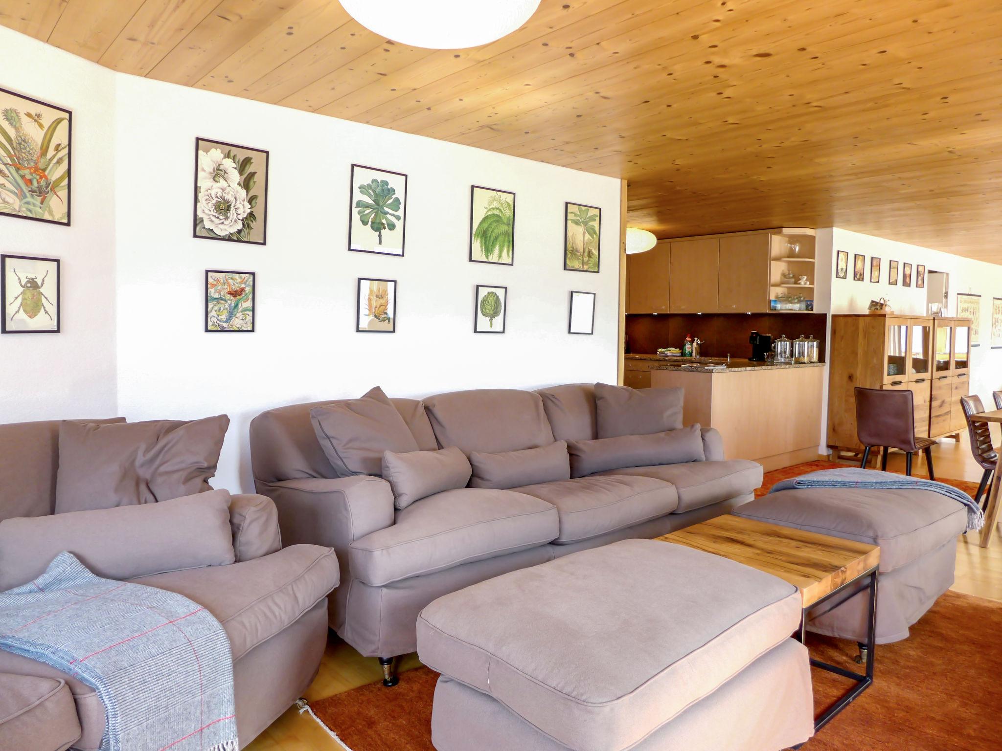 Photo 2 - 3 bedroom Apartment in Lauterbrunnen with mountain view