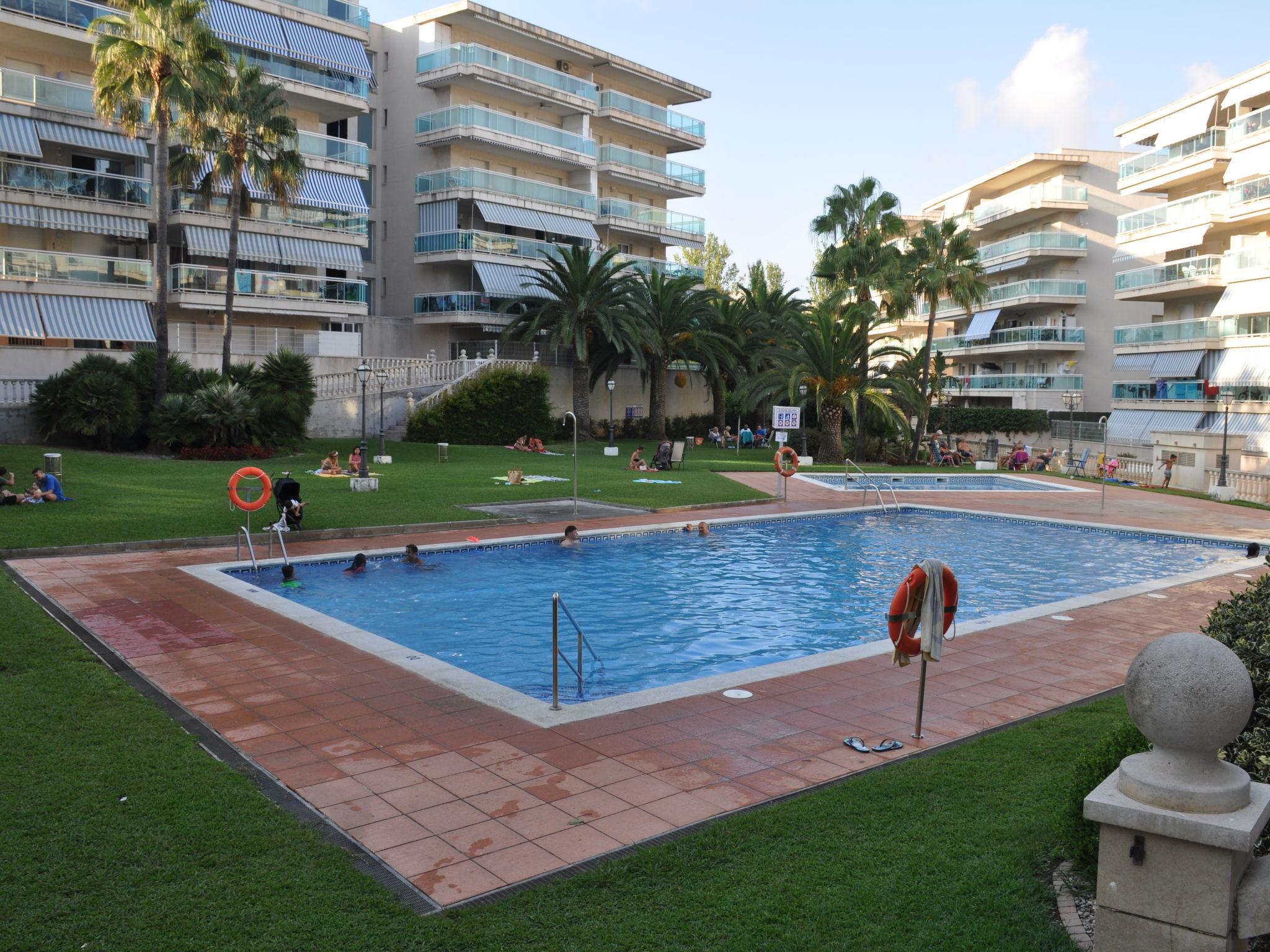 Foto 1 - Appartamento con 2 camere da letto a Salou con piscina e vista mare