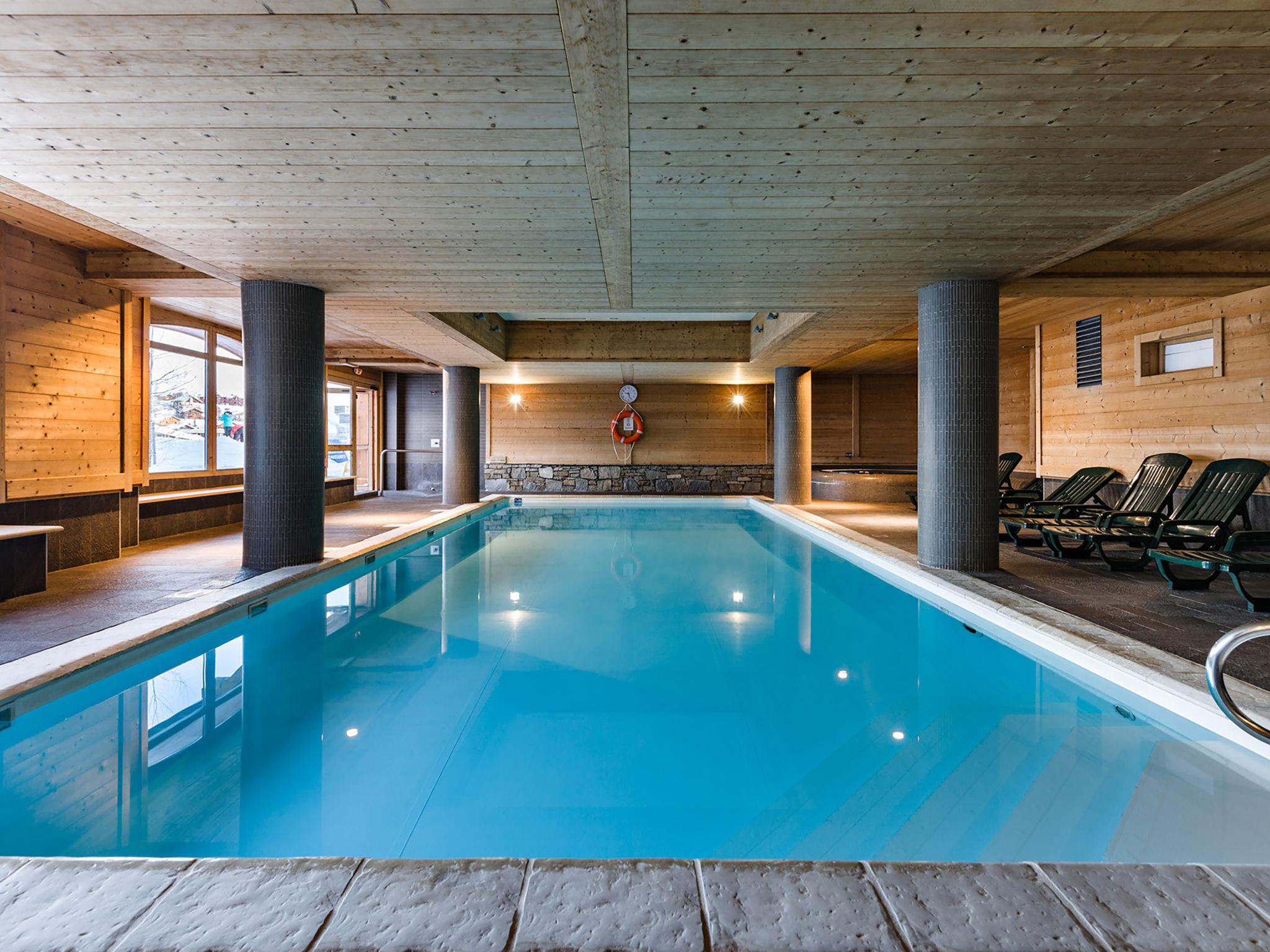 Foto 2 - Appartamento con 2 camere da letto a Fontcouverte-la-Toussuire con piscina e sauna