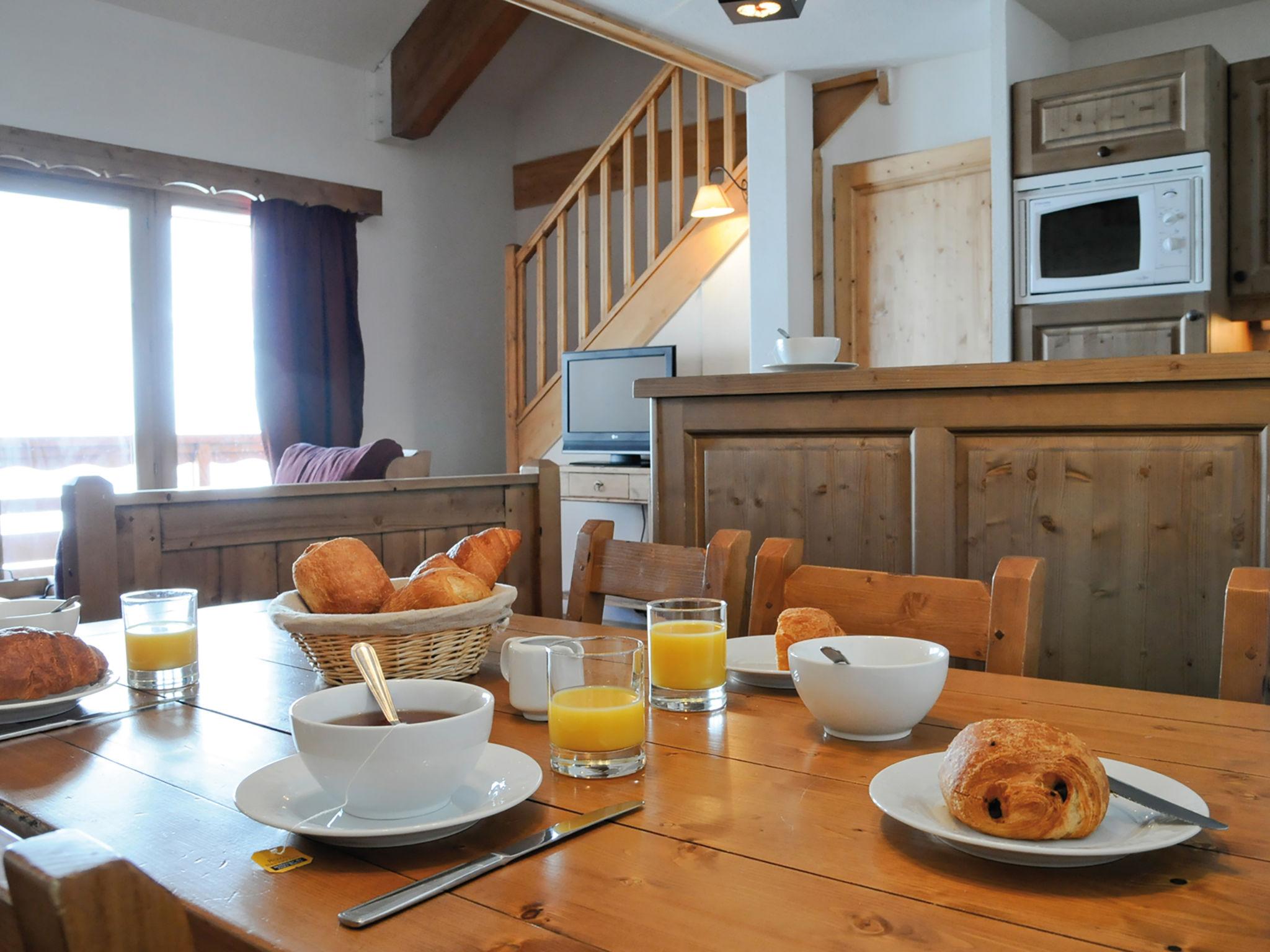 Foto 10 - Apartamento de 2 quartos em Fontcouverte-la-Toussuire com piscina e vista para a montanha