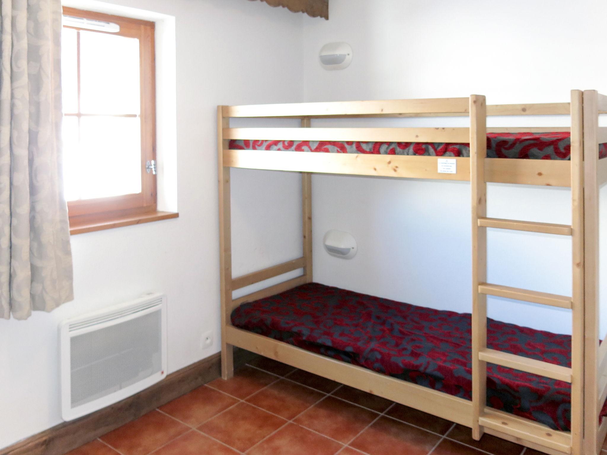 Foto 7 - Apartamento de 2 quartos em Châtel com piscina e jardim