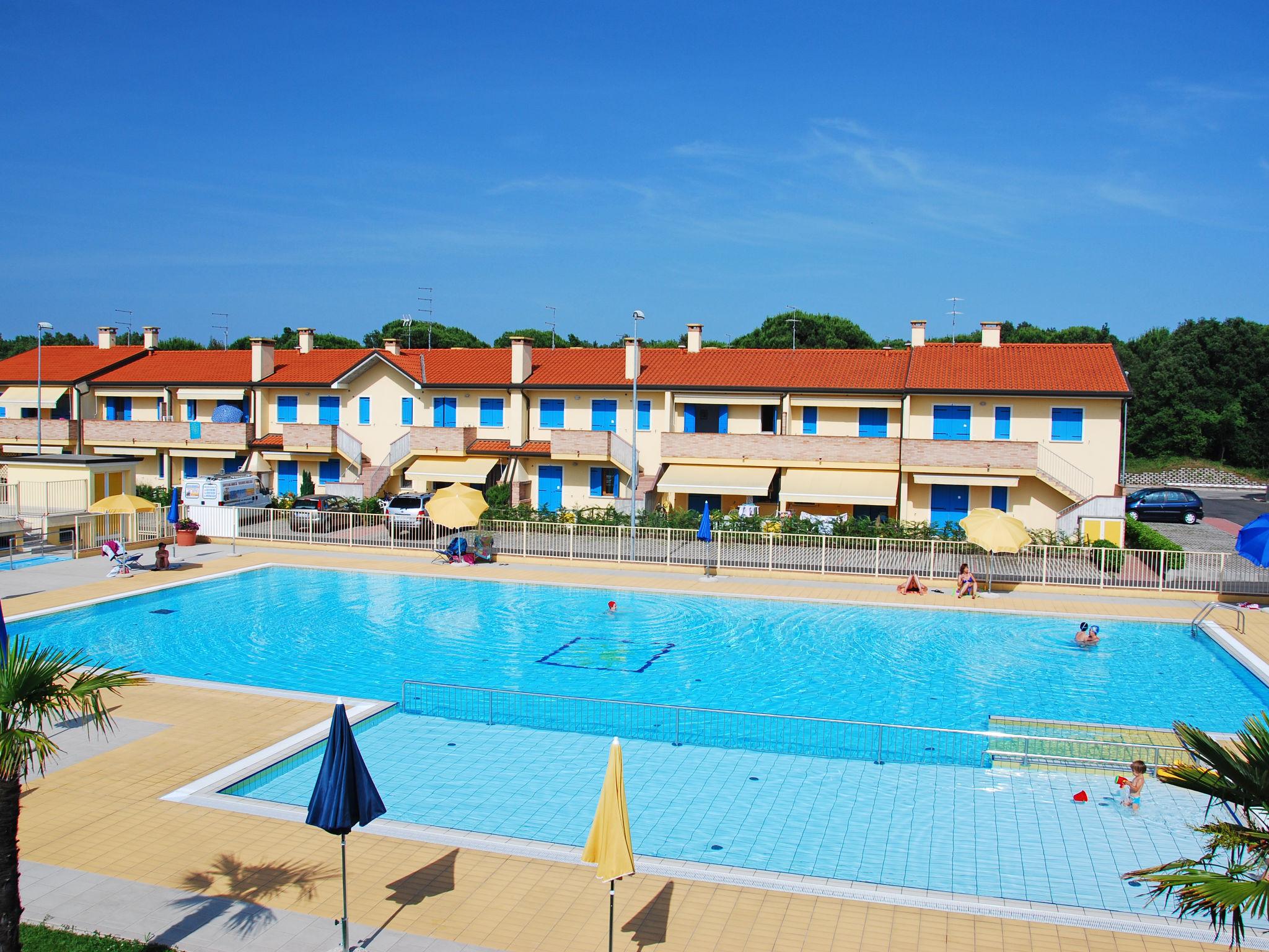 Photo 1 - Appartement de 2 chambres à Rosolina avec piscine et vues à la mer