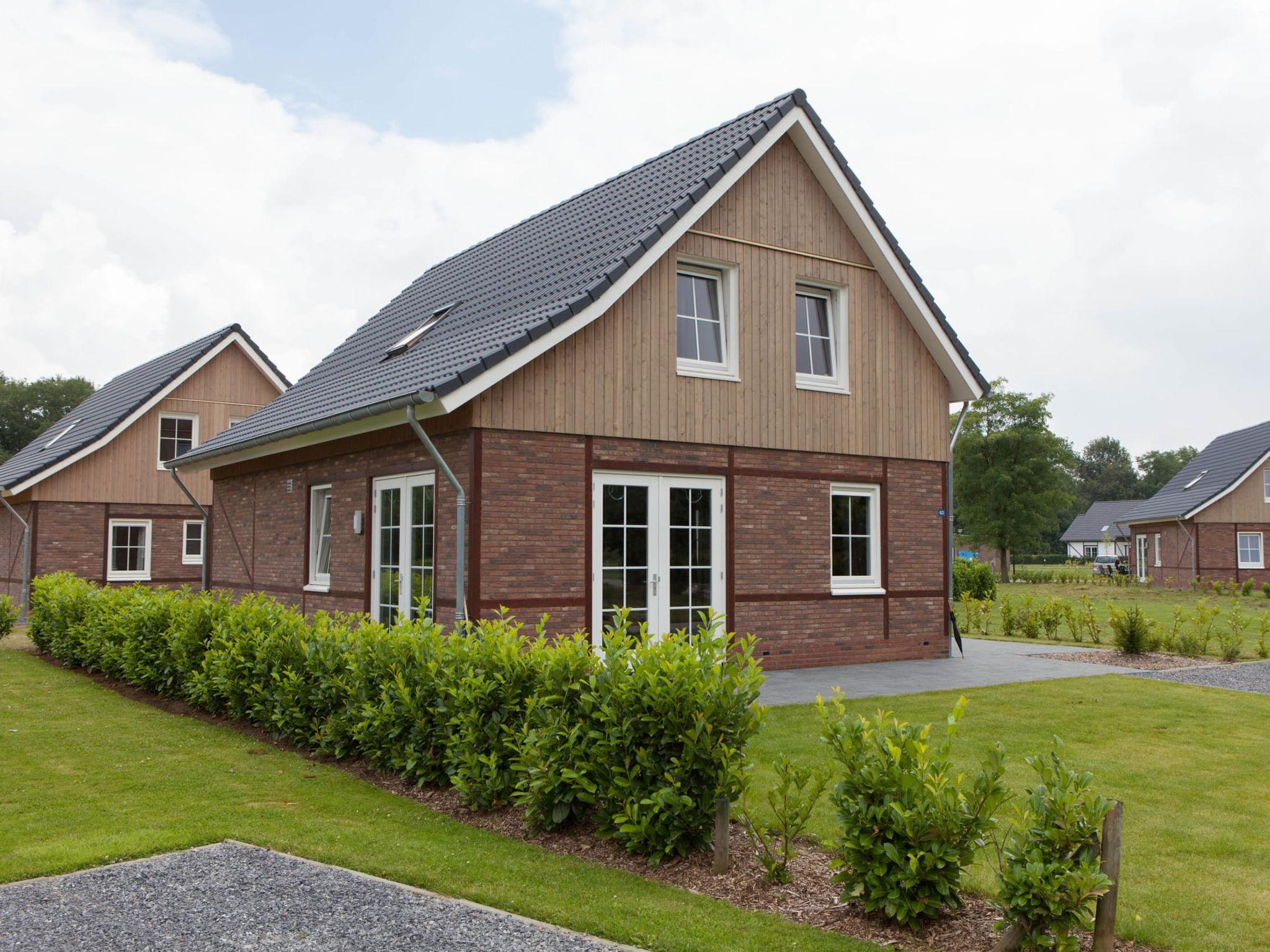 Photo 3 - Maison de 5 chambres à Susteren avec piscine et terrasse