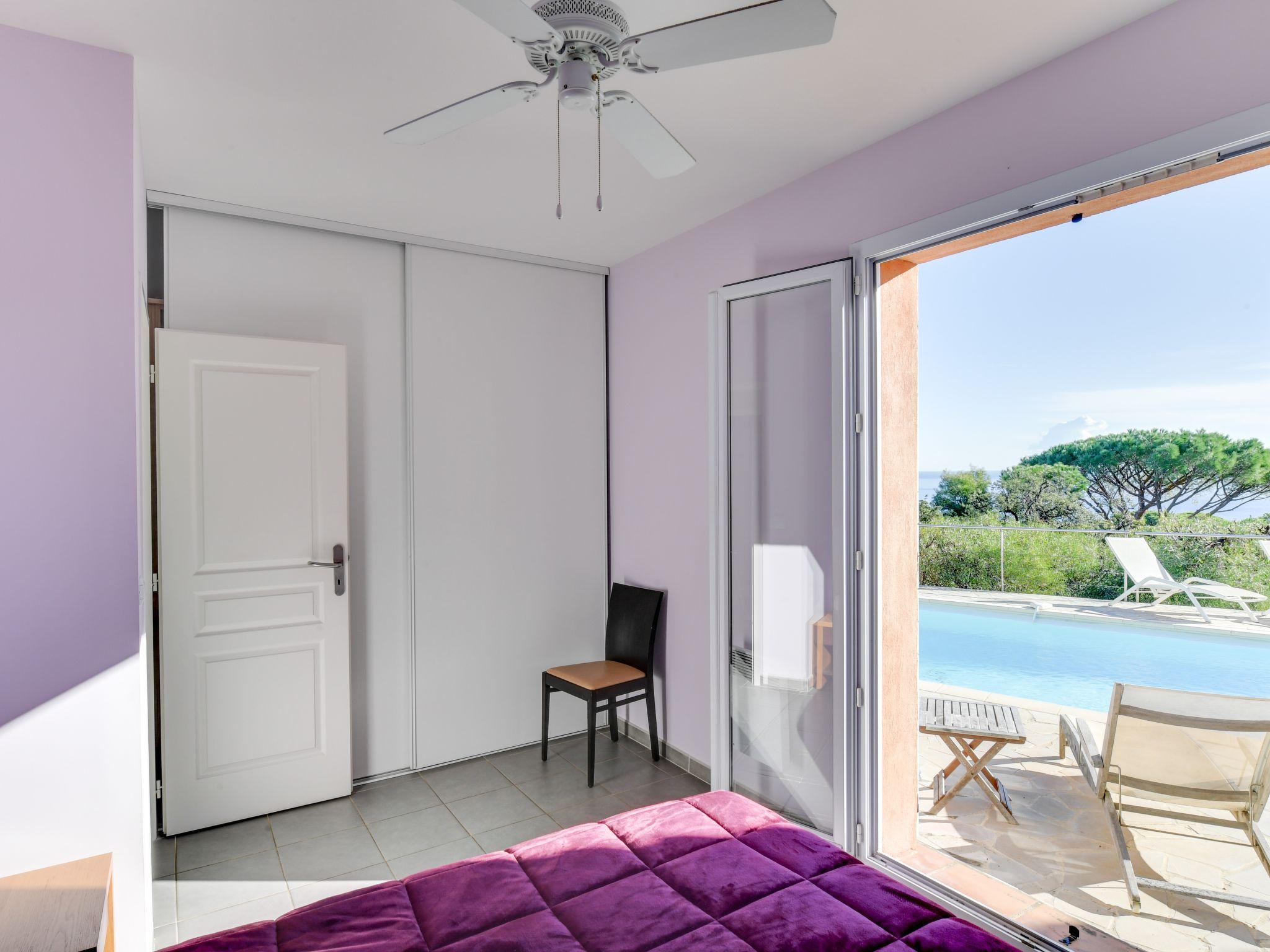 Foto 11 - Haus mit 3 Schlafzimmern in Sainte-Maxime mit privater pool und blick aufs meer