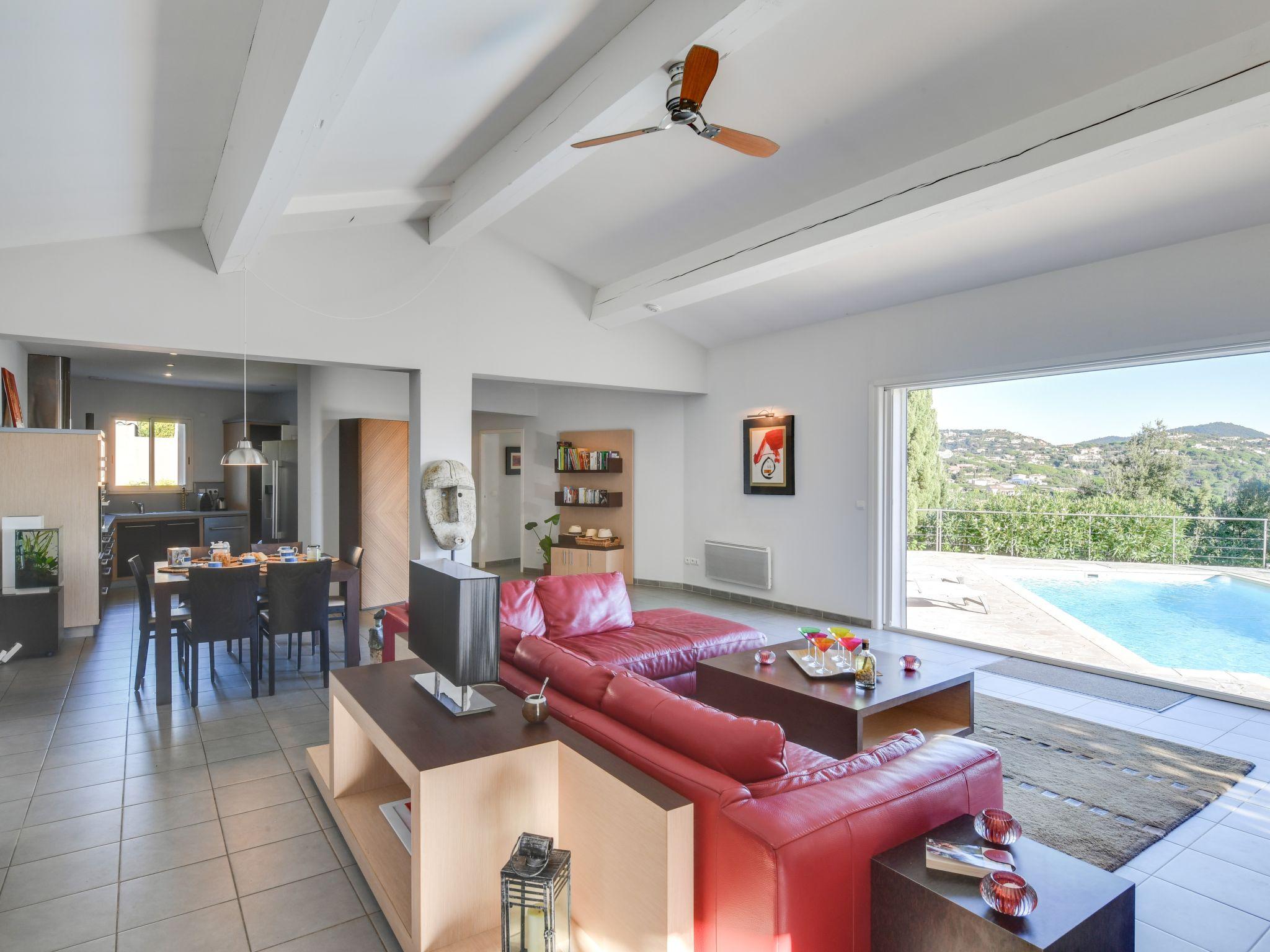 Foto 4 - Casa de 3 quartos em Sainte-Maxime com piscina privada e vistas do mar