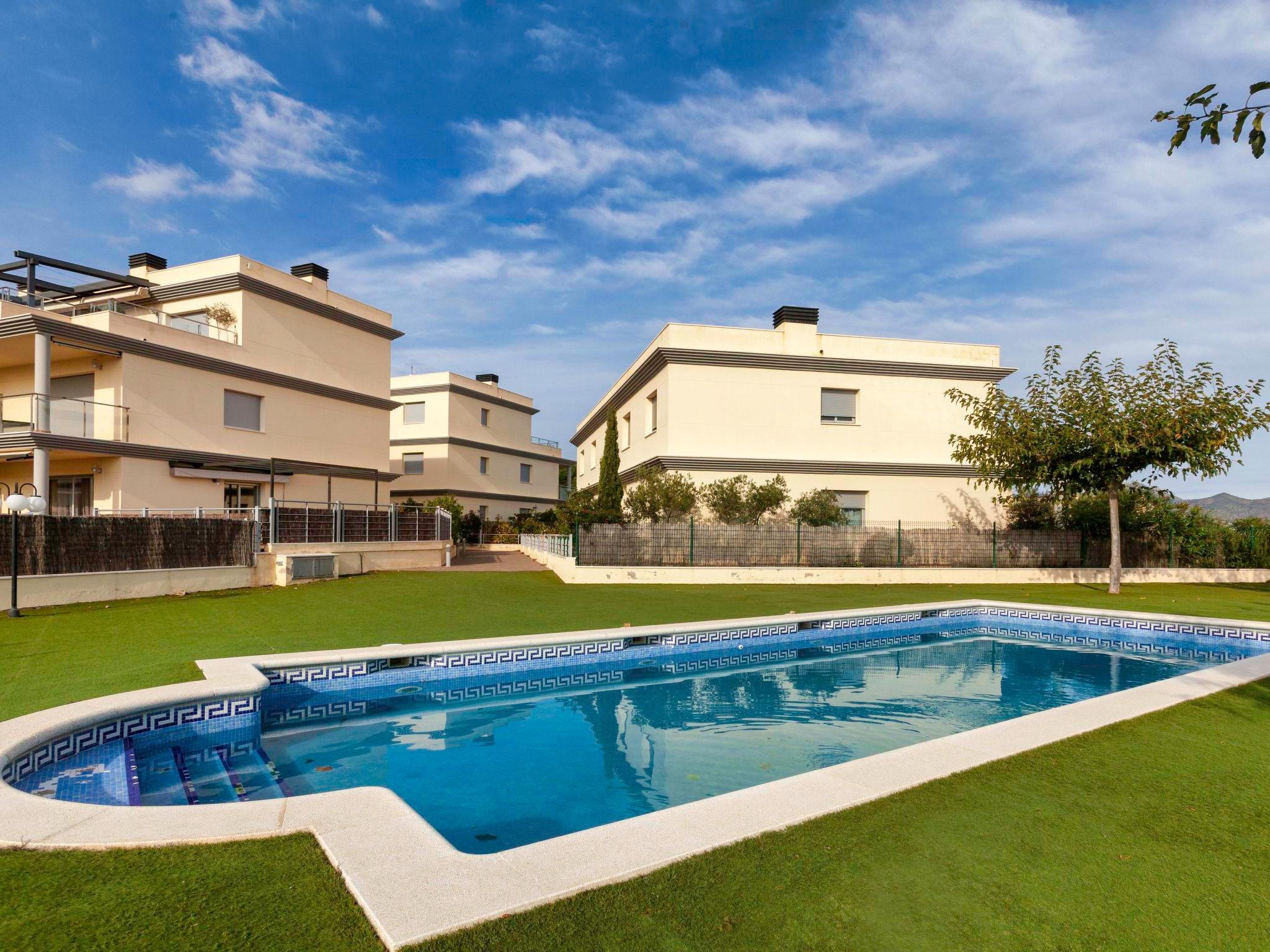 Photo 14 - 2 bedroom Apartment in Llançà with swimming pool and garden