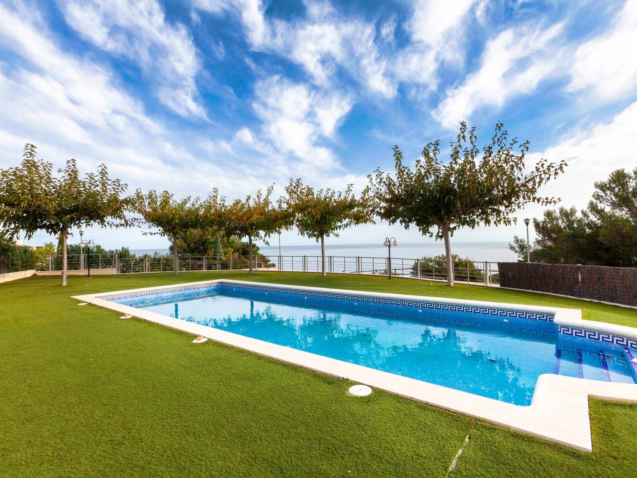 Foto 15 - Appartamento con 2 camere da letto a Llançà con piscina e vista mare