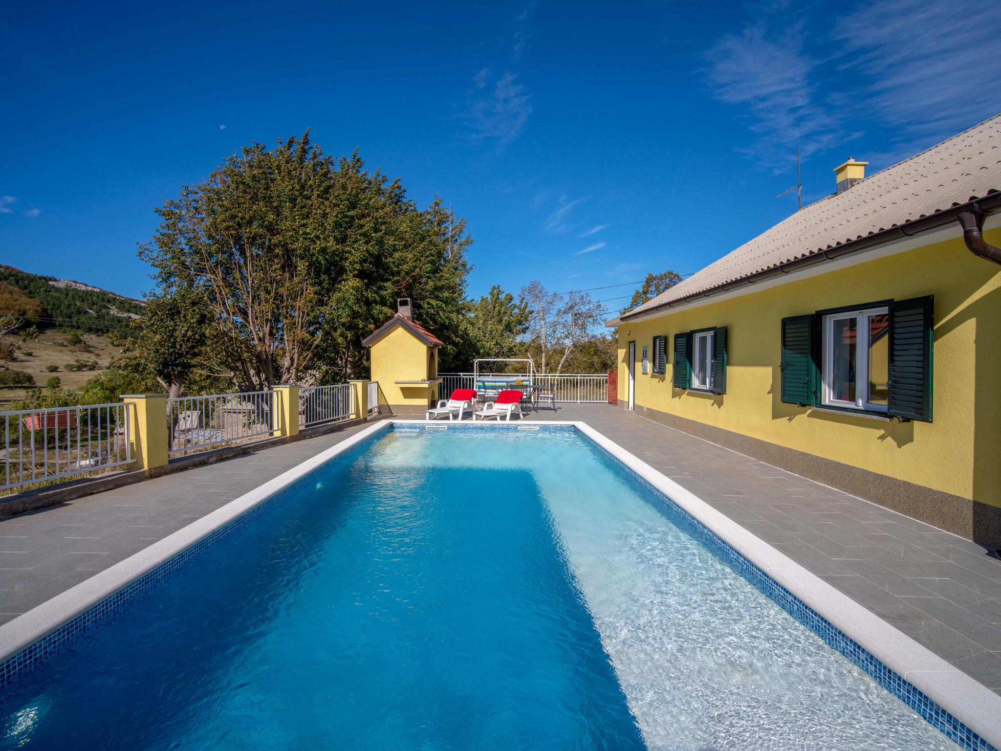 Photo 17 - Maison de 2 chambres à Senj avec piscine privée et vues à la mer