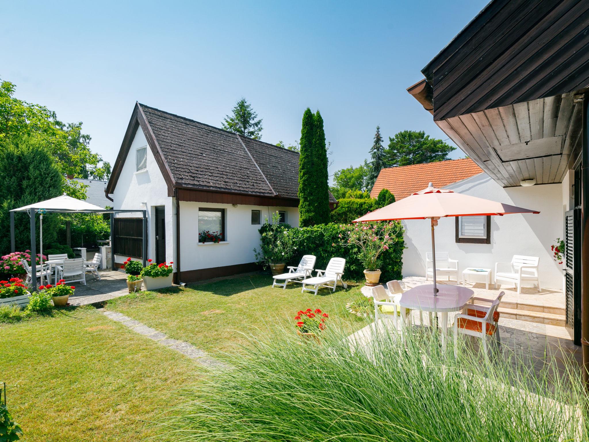 Photo 2 - Maison de 4 chambres à Balatonfenyves avec jardin et terrasse
