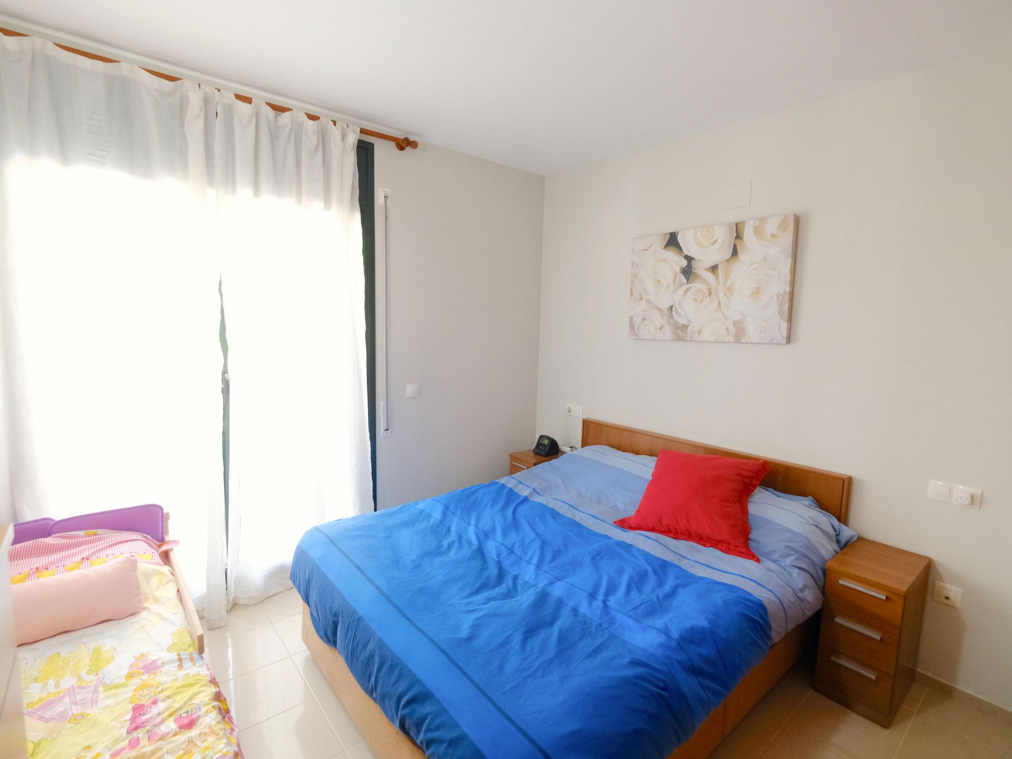 Foto 4 - Apartment mit 2 Schlafzimmern in Mont-roig del Camp mit schwimmbad und blick aufs meer