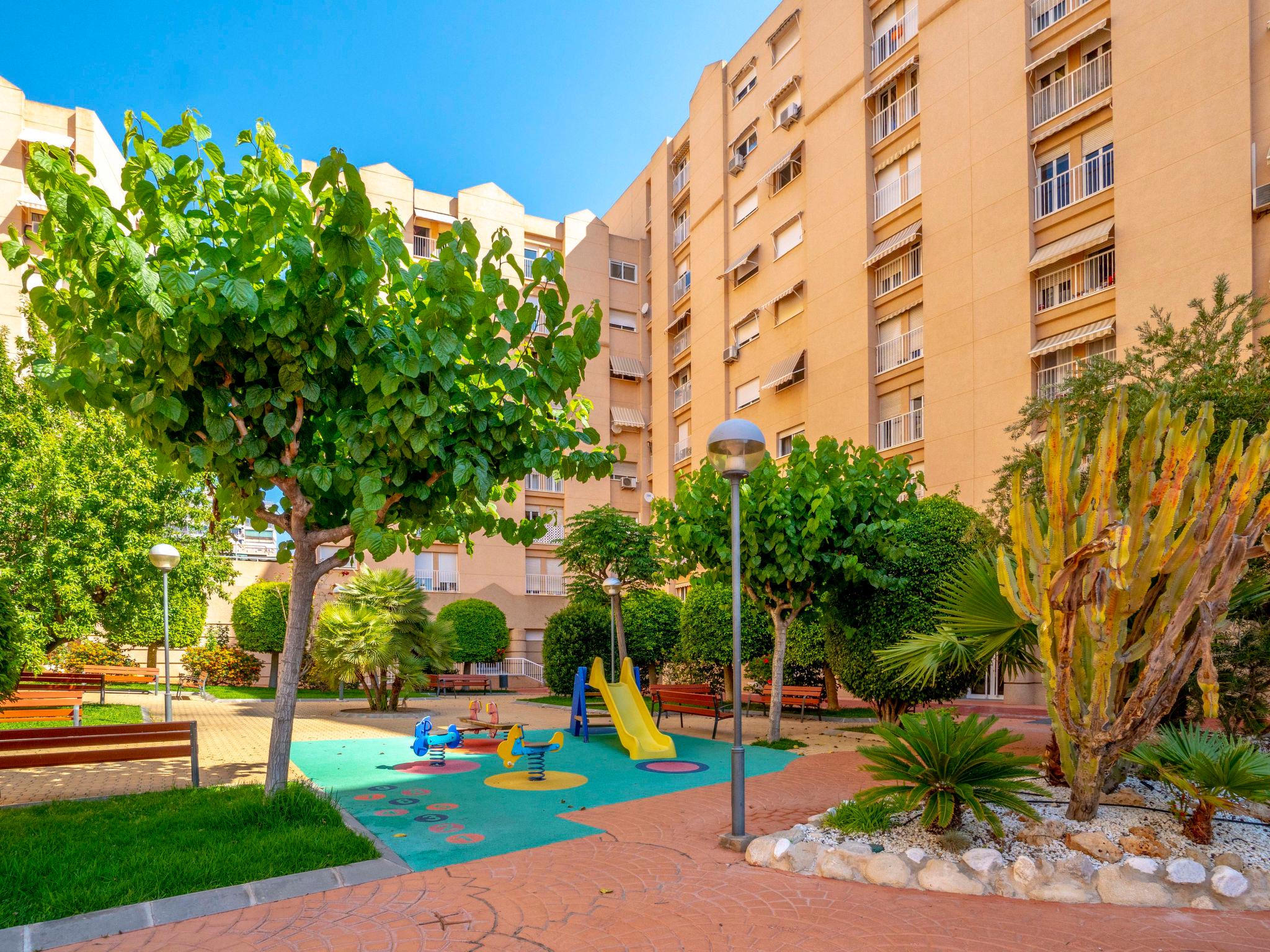 Foto 22 - Apartamento de 3 quartos em Alicante com piscina e vistas do mar