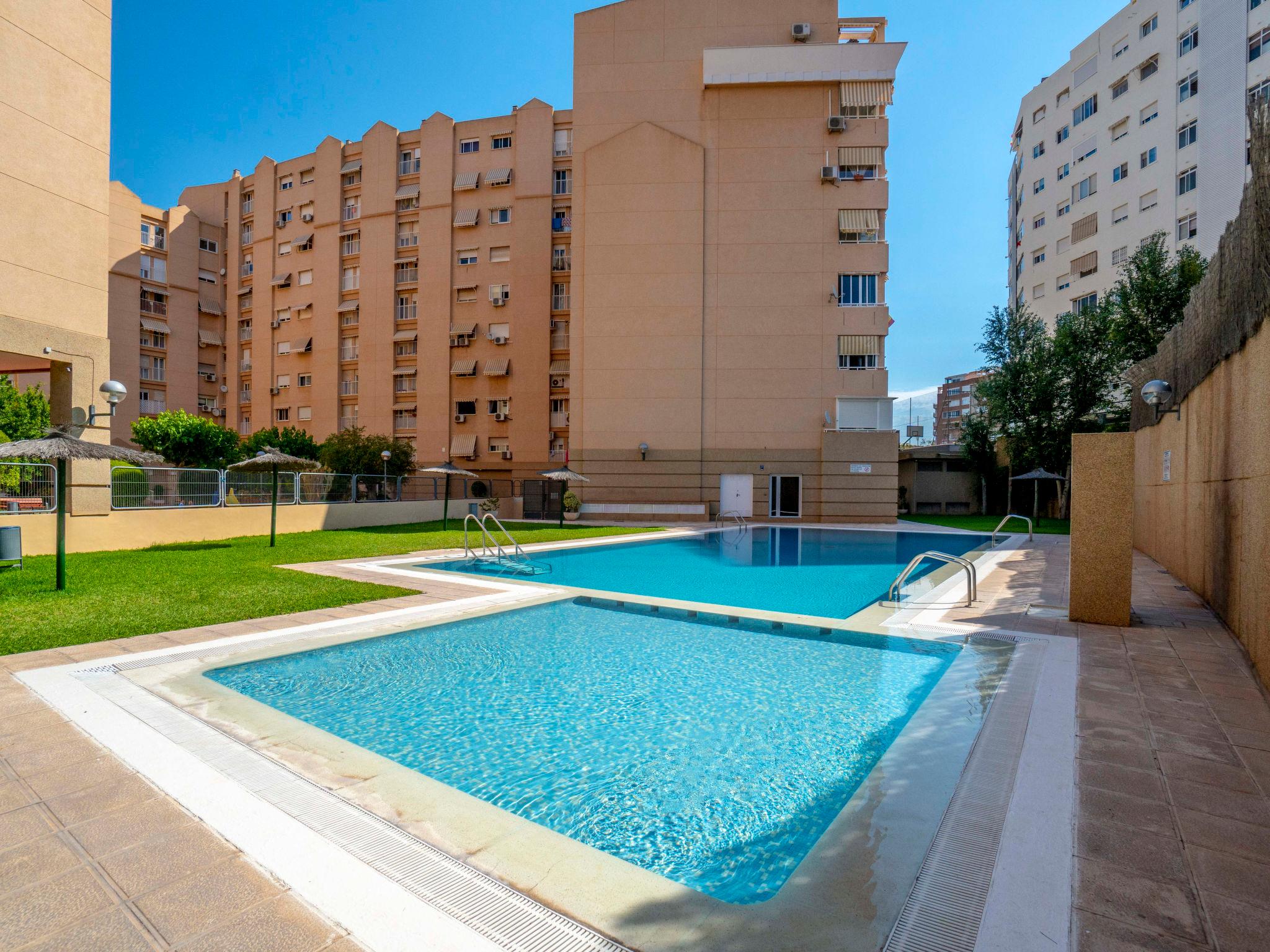 Foto 1 - Apartamento de 3 habitaciones en Alicante con piscina y jardín