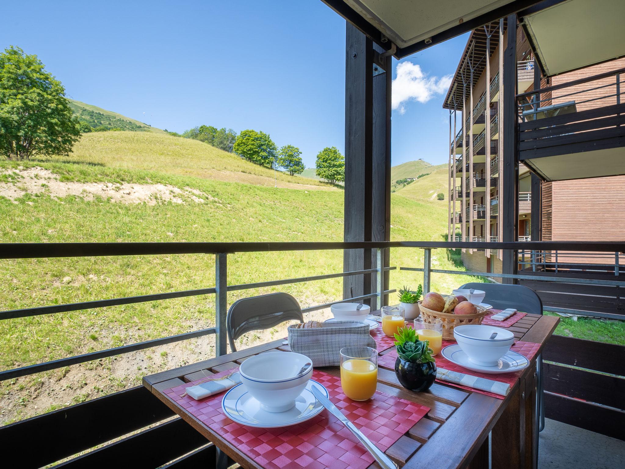 Foto 5 - Apartment mit 1 Schlafzimmer in Villarembert mit schwimmbad und blick auf die berge