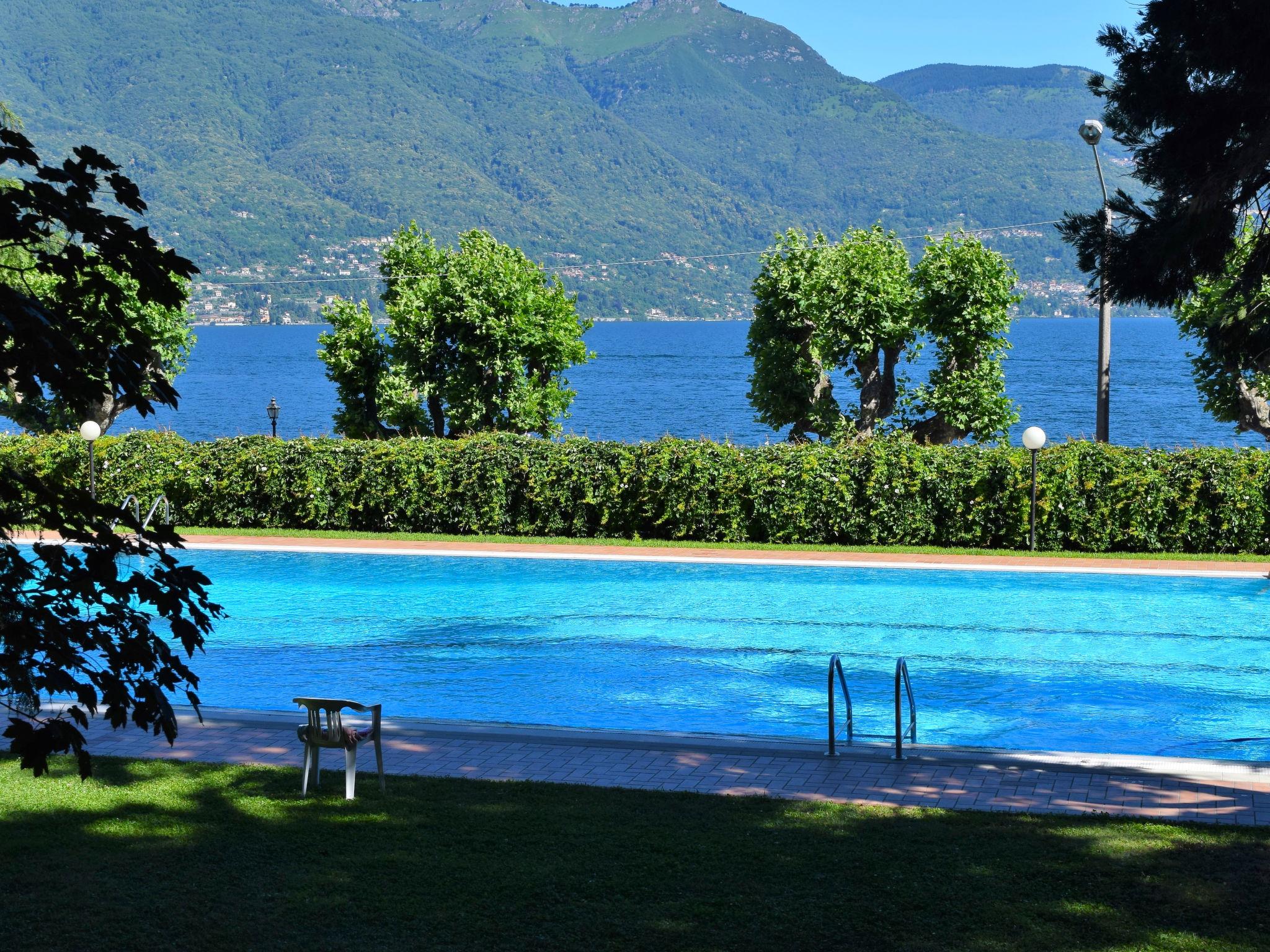 Foto 17 - Apartamento de 1 quarto em Porto Valtravaglia com piscina e vista para a montanha