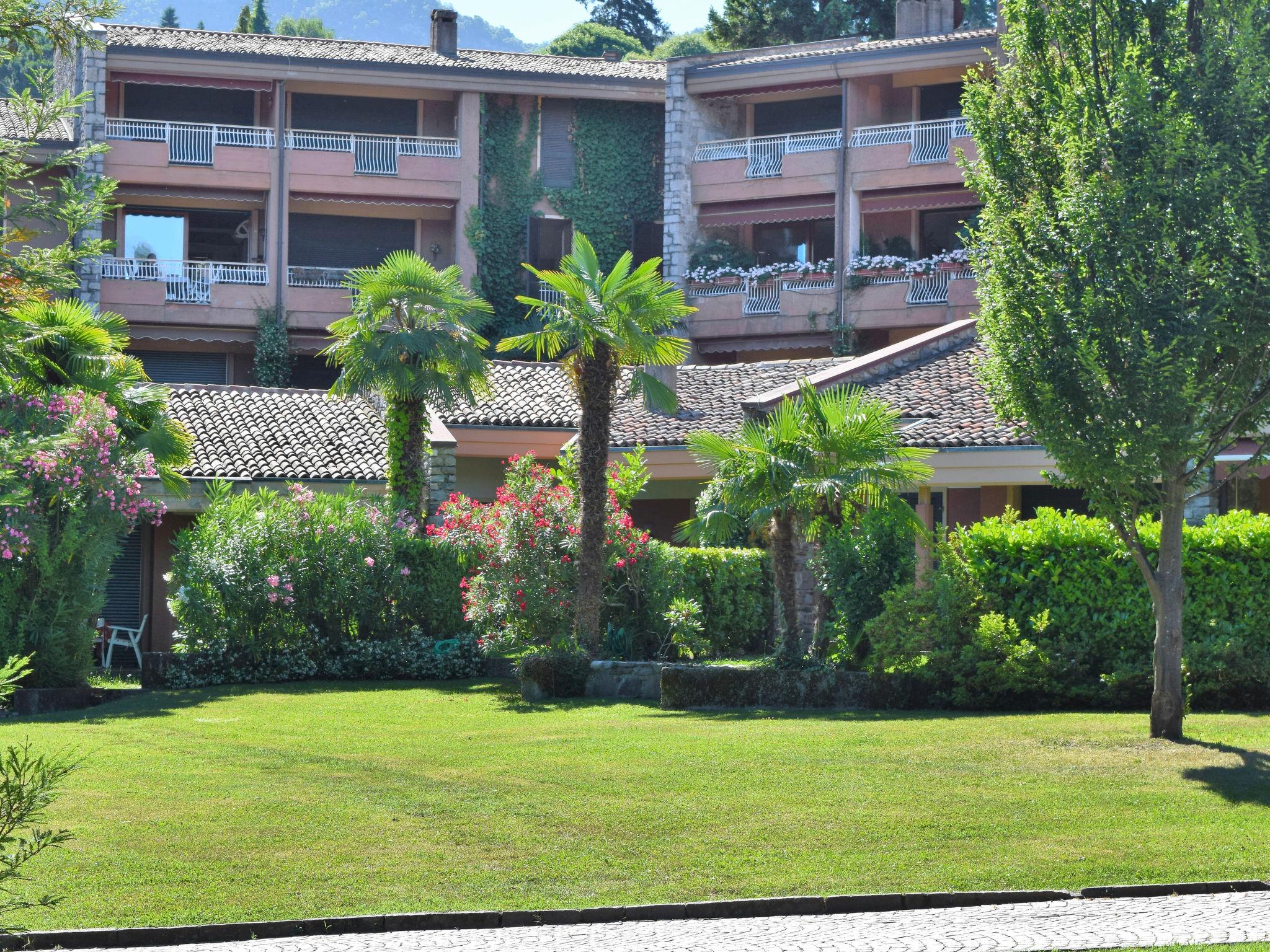 Foto 4 - Apartamento em Porto Valtravaglia com piscina e vista para a montanha