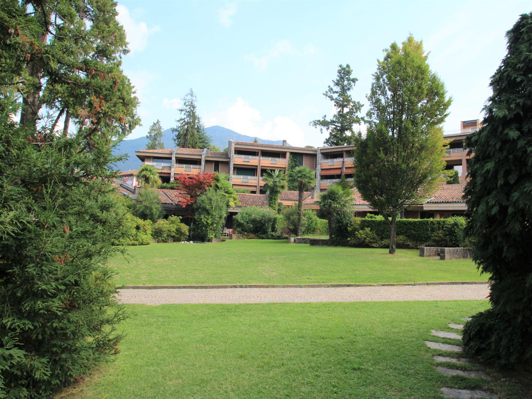 Foto 3 - Casa de 2 quartos em Porto Valtravaglia com piscina e vista para a montanha